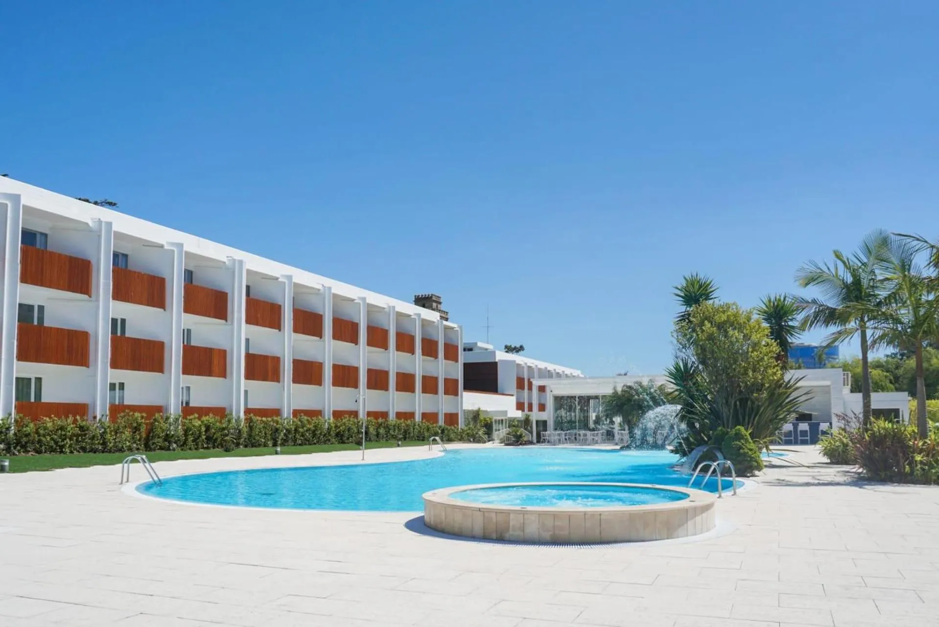 Property building in Malibu Foz Hotel - La Maison Younan