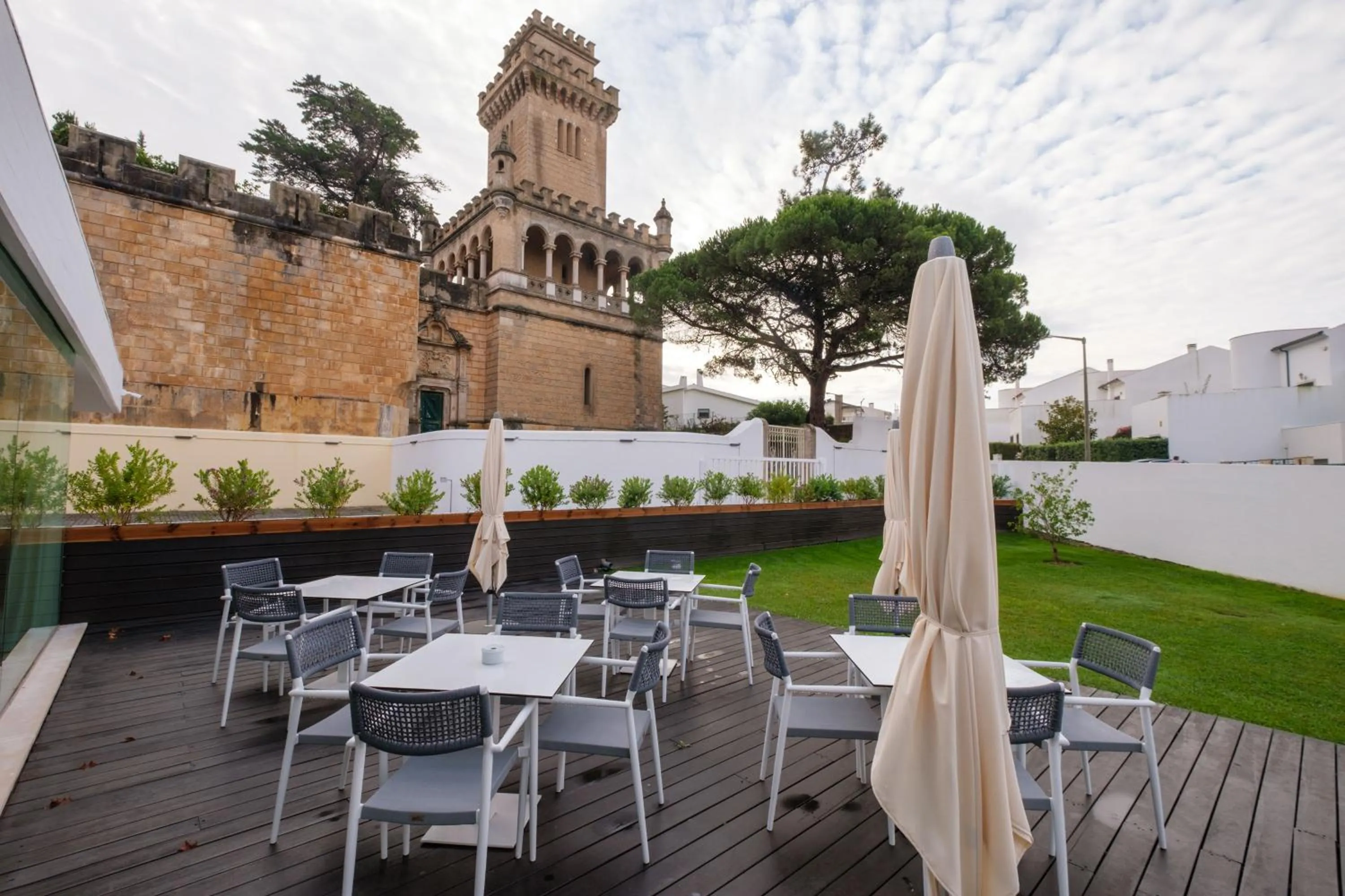 Day in Malibu Foz Hotel - La Maison Younan