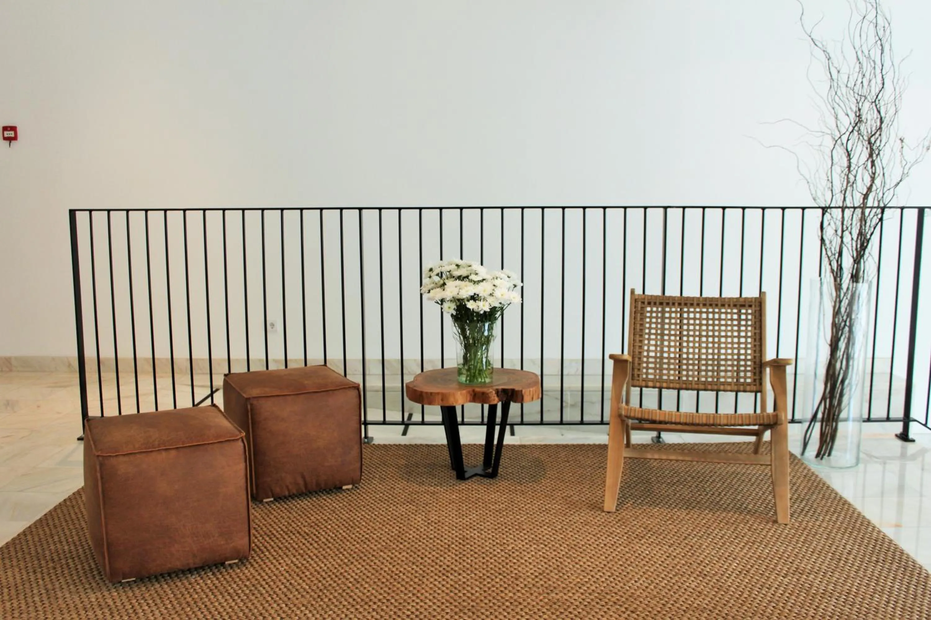 Lounge or bar in Malibu Foz Hotel - La Maison Younan