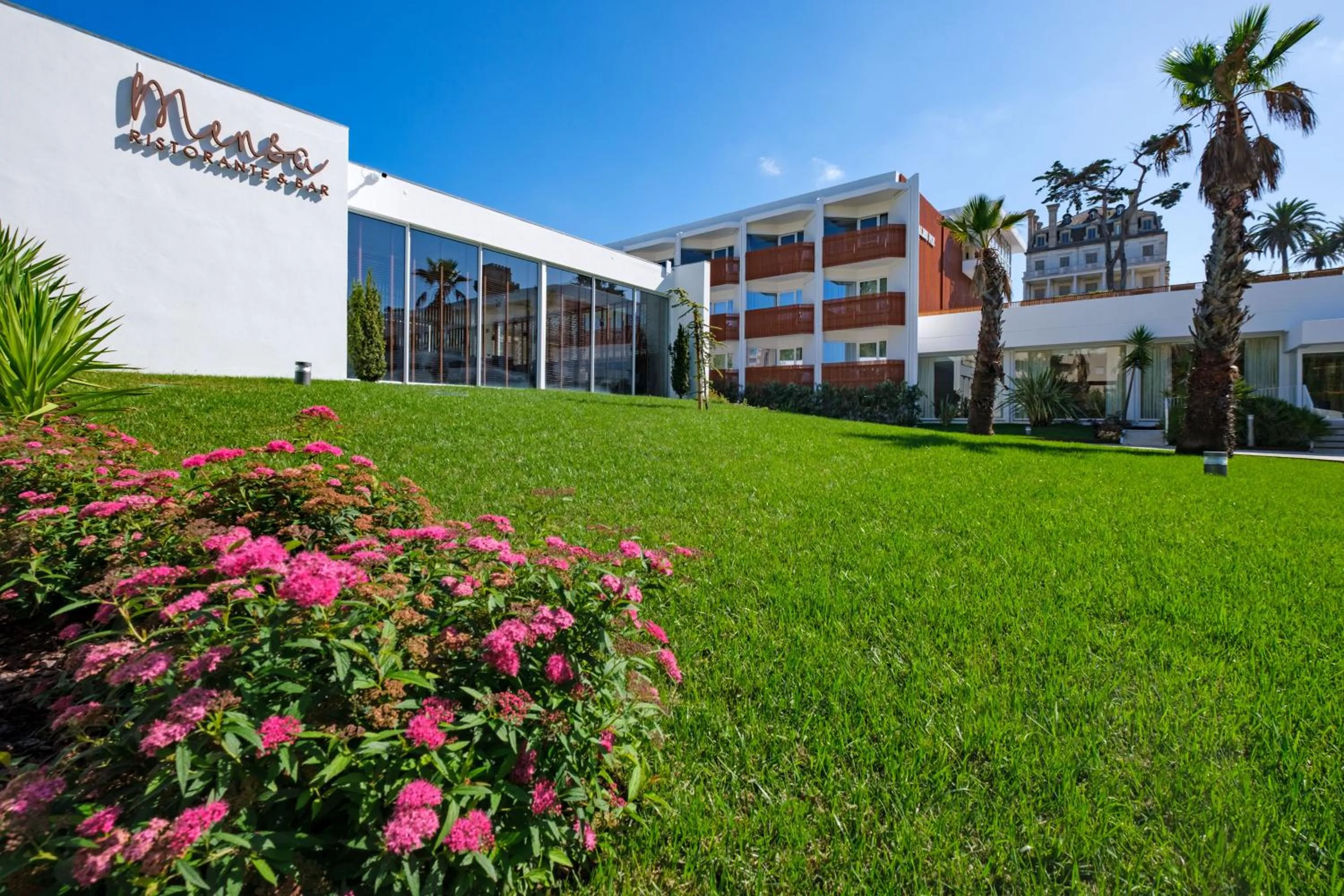 Property building in Malibu Foz Hotel - La Maison Younan