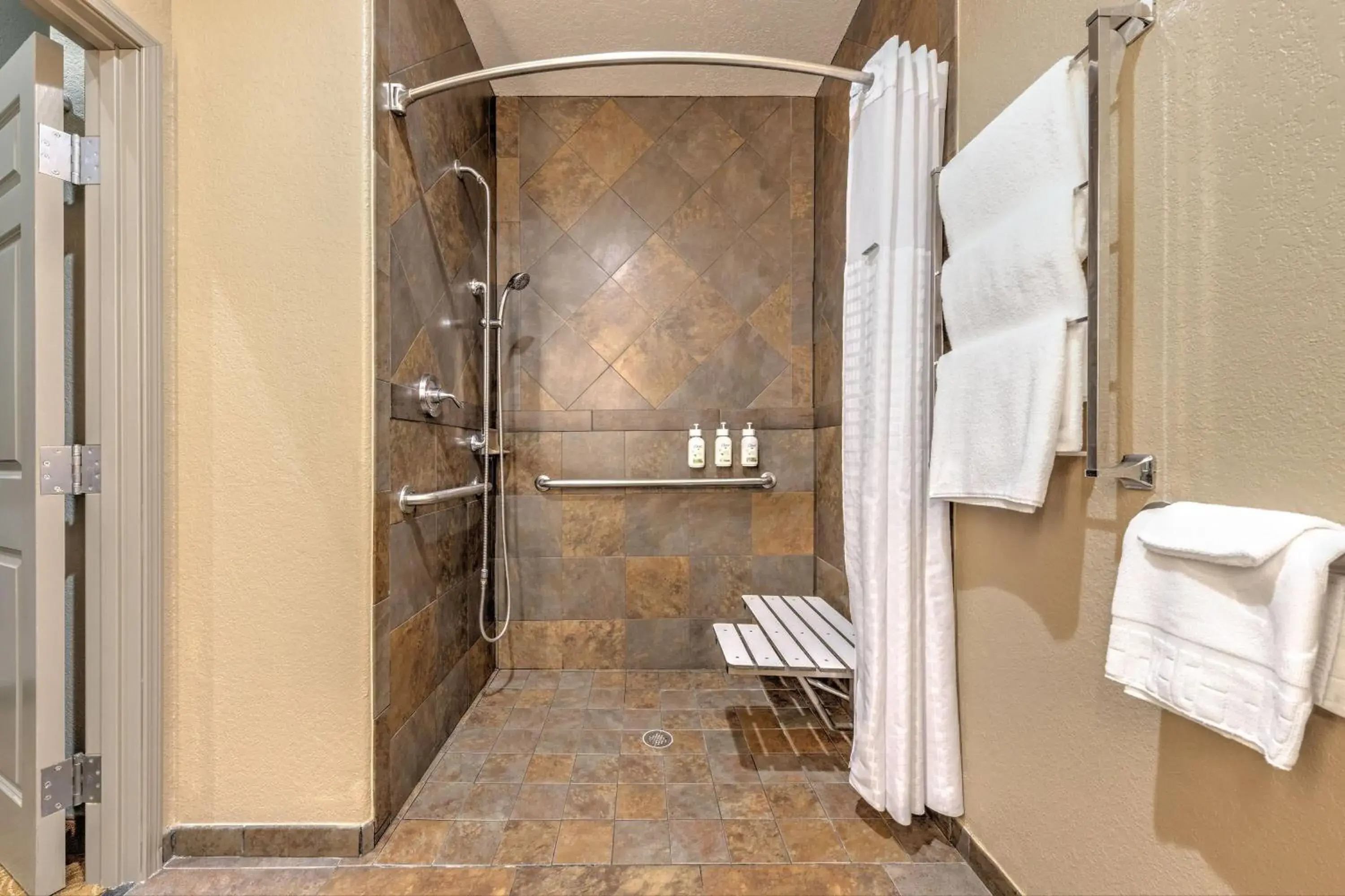 1 King Bed, Dlx Mobility/Hearing Access RM, Patio Lake View, Roll-In Shower,NSMK in La Quinta by Wyndham Marble Falls 1 King Bed, Dlx Mobility/Hearing Access RM, Patio Lake View, Roll-In Shower,NSMK in La Quinta by Wyndham Marble Falls