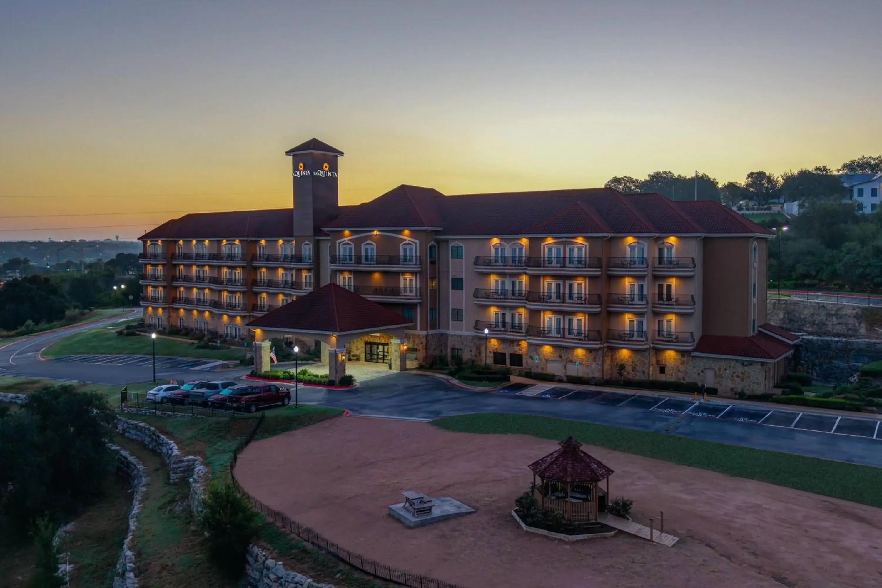 Property building in La Quinta by Wyndham Marble Falls Property building in La Quinta by Wyndham Marble Falls