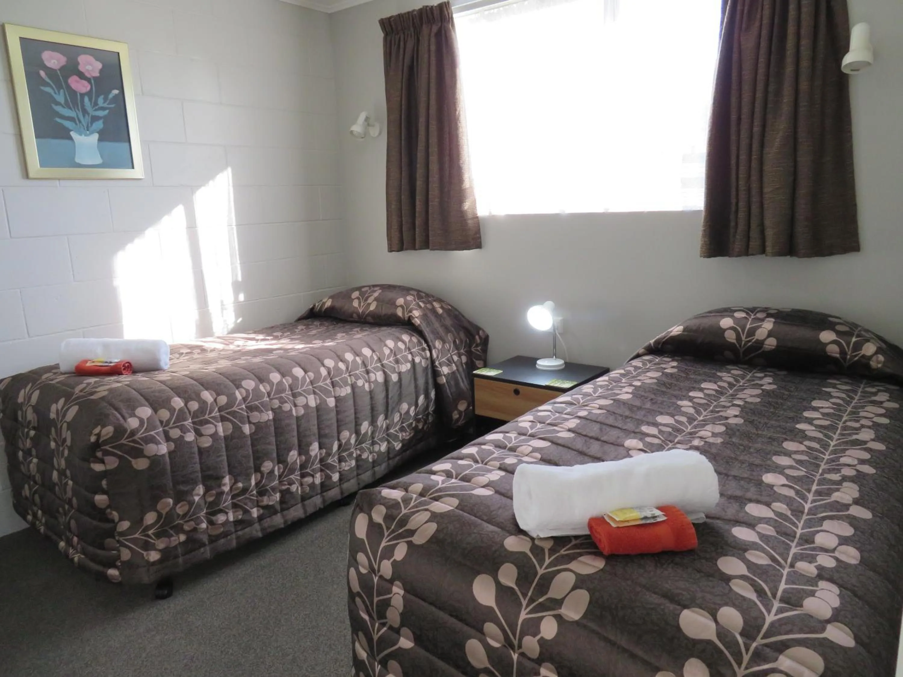 Bedroom, Bed in Commodore Court Motel