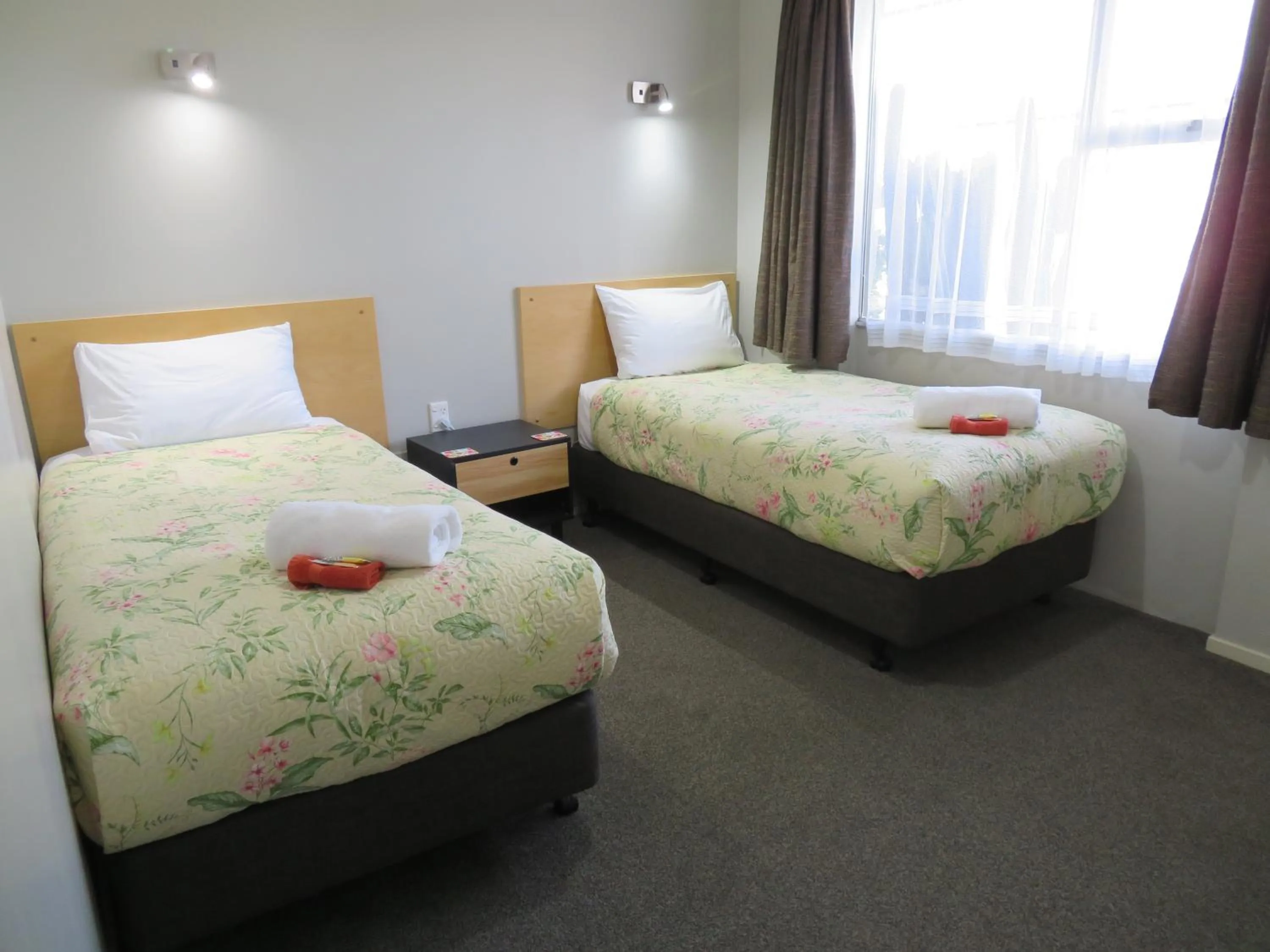 Bed in Commodore Court Motel