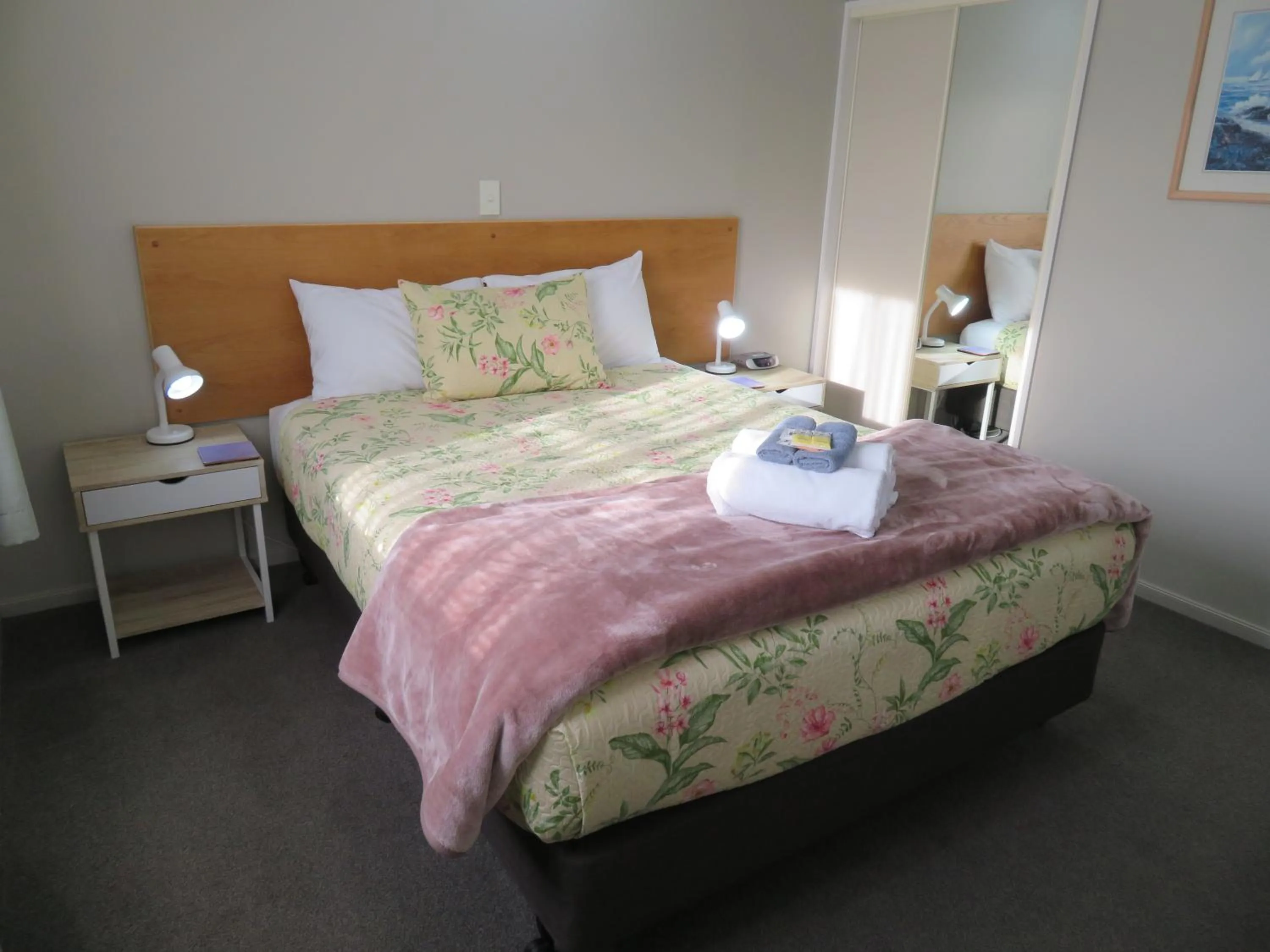 Bed in Commodore Court Motel