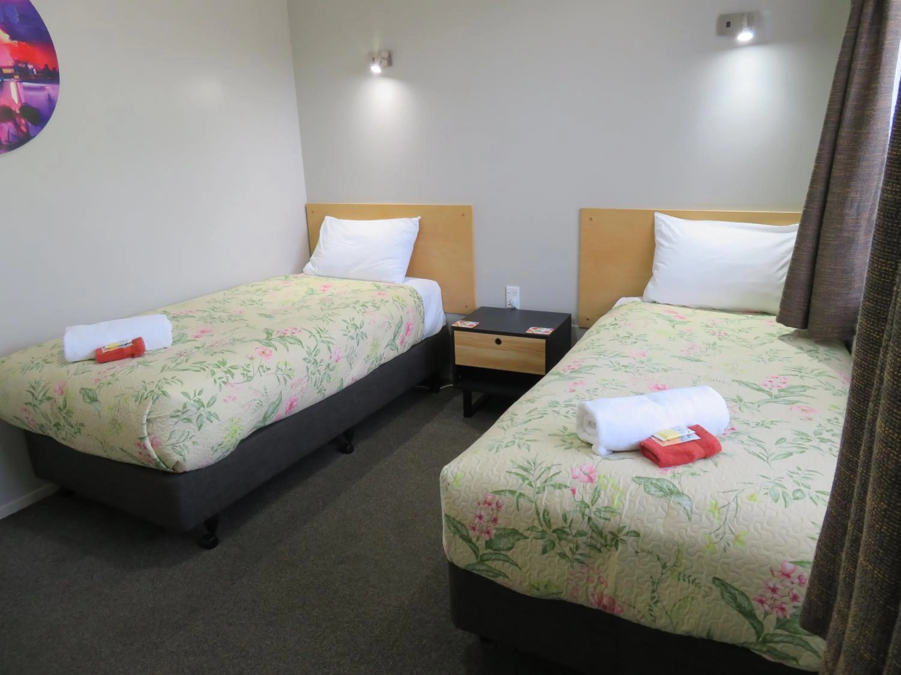 Bed in Commodore Court Motel