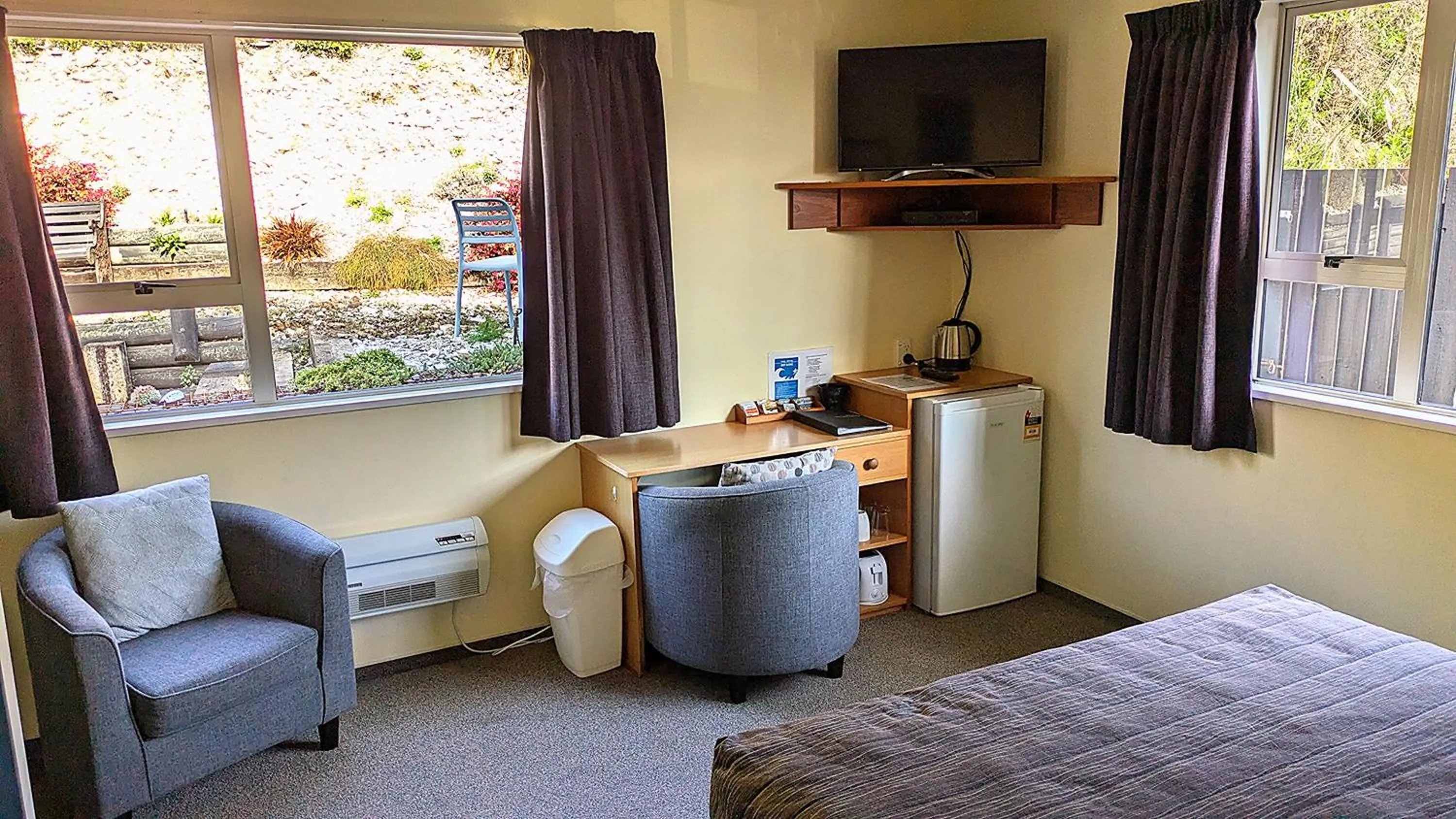 Photo of the whole room in The Peninsula Kaikoura