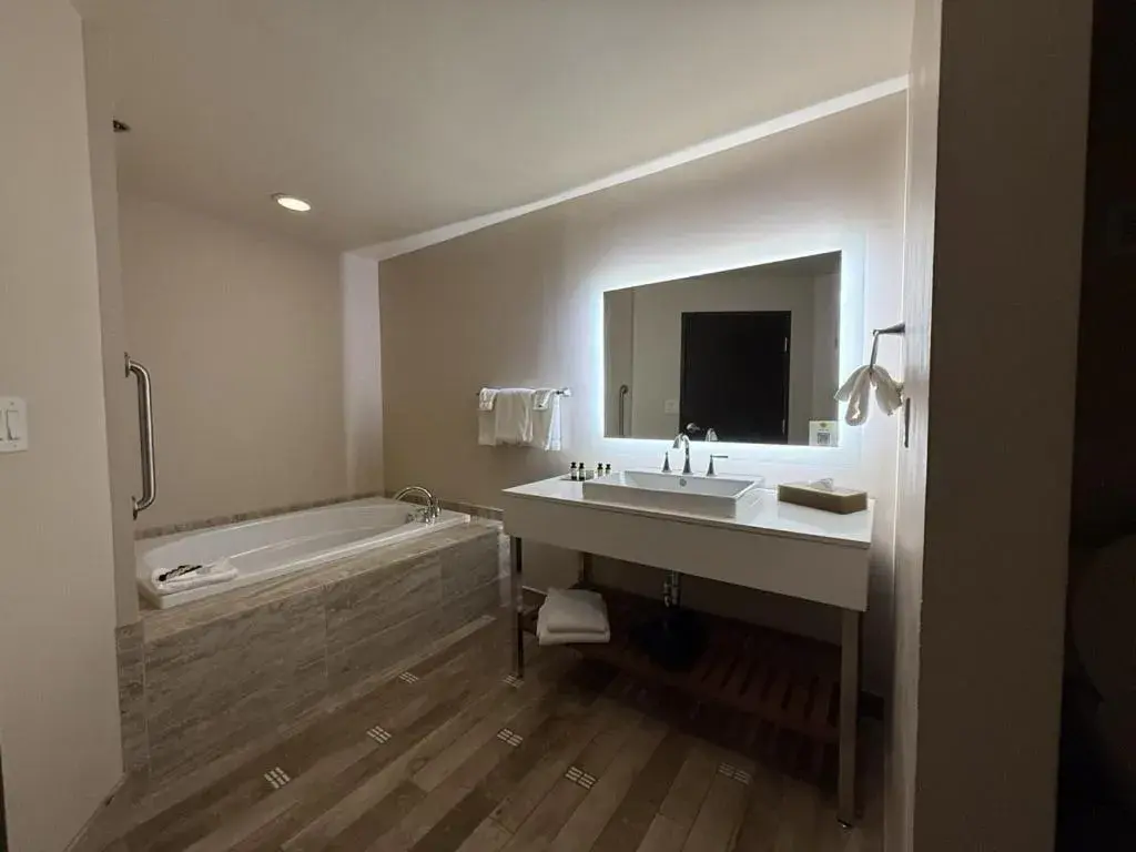 Bed in Bally's Lake Tahoe Casino Resort Bed in Bally's Lake Tahoe Casino Resort