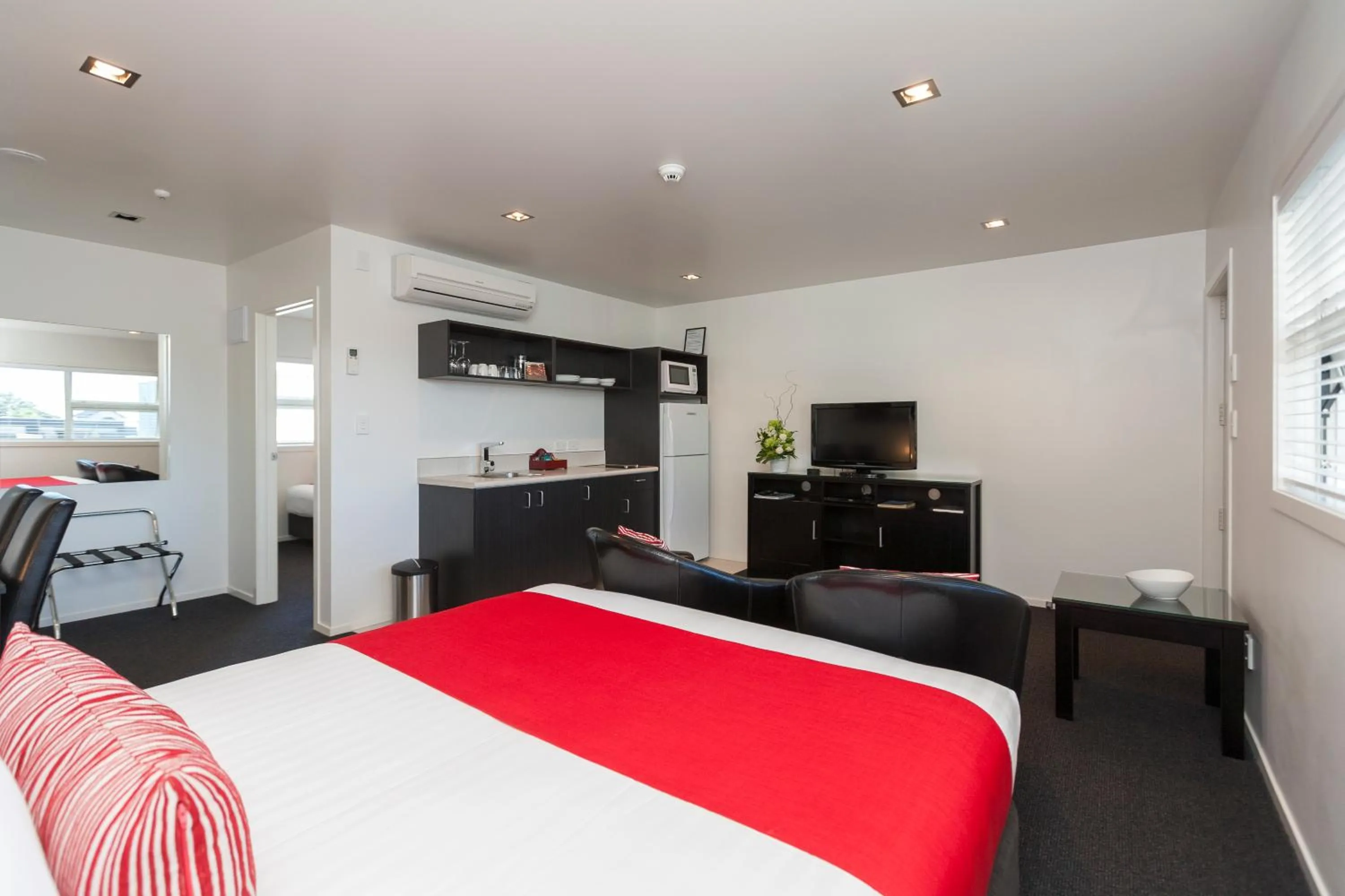 Photo of the whole room, Bed in The Dawson Motel