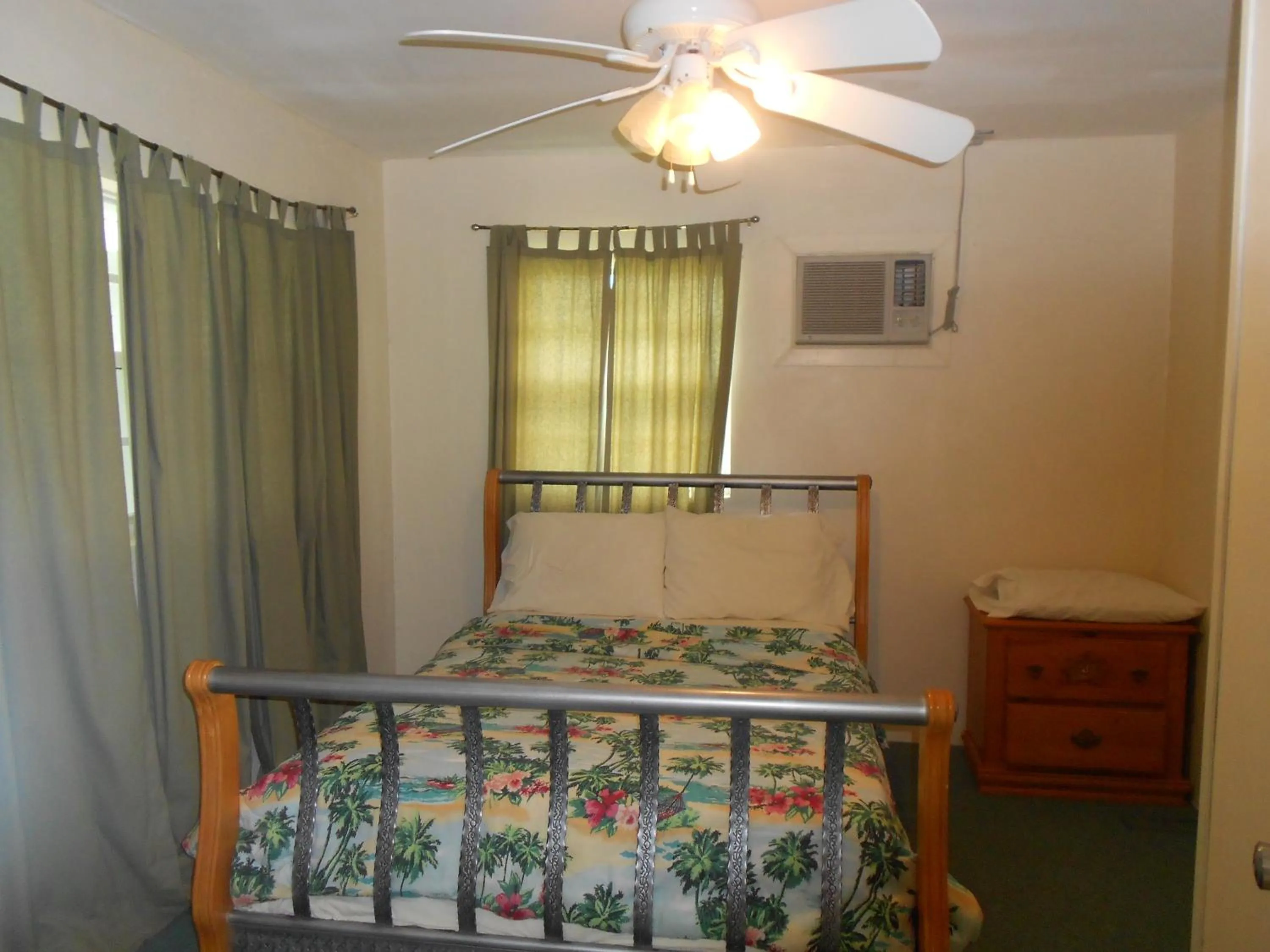 Bedroom, Bed in Nathan's Lodge