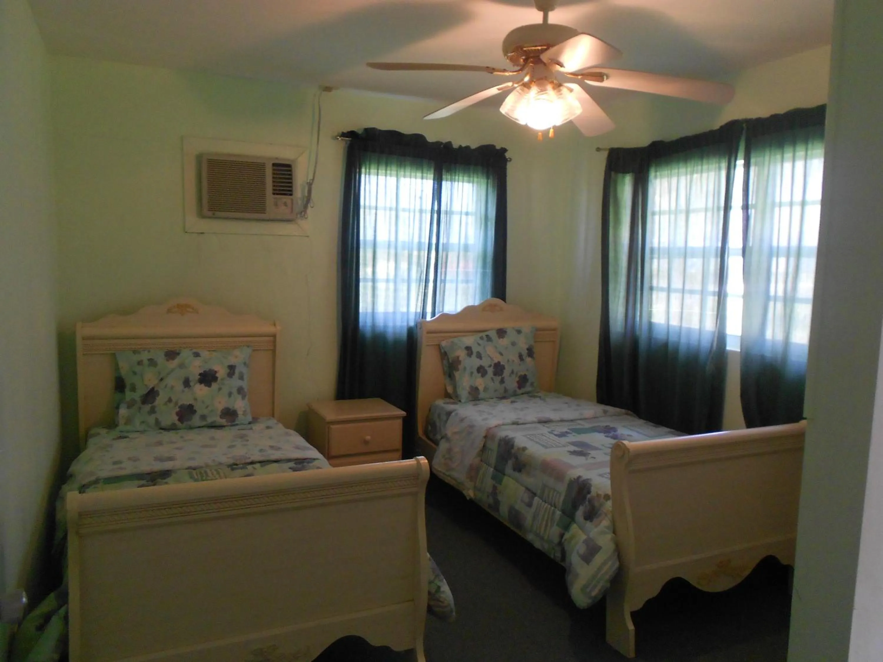 Bedroom, Bed in Nathan's Lodge