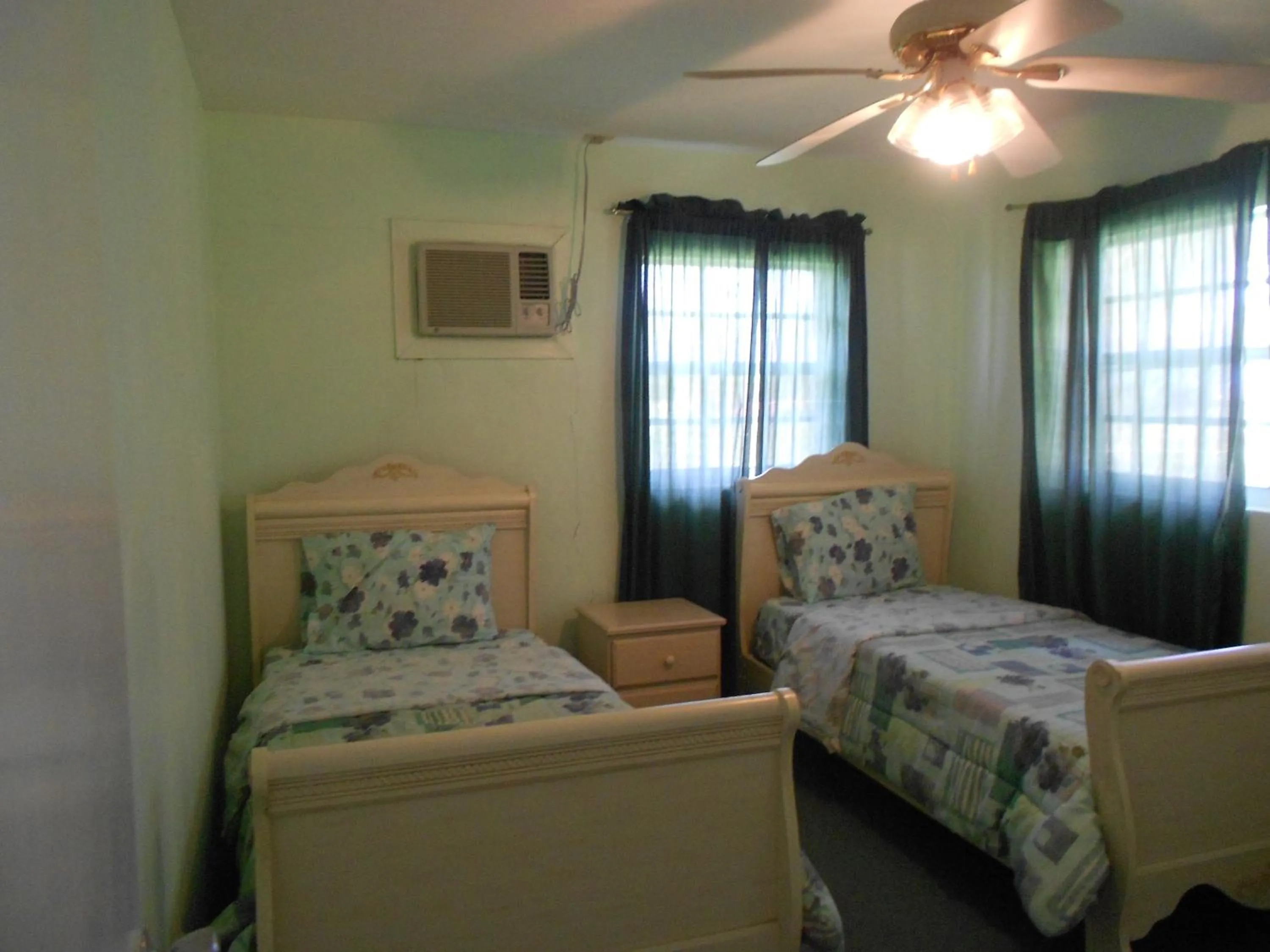 Bedroom, Bed in Nathan's Lodge
