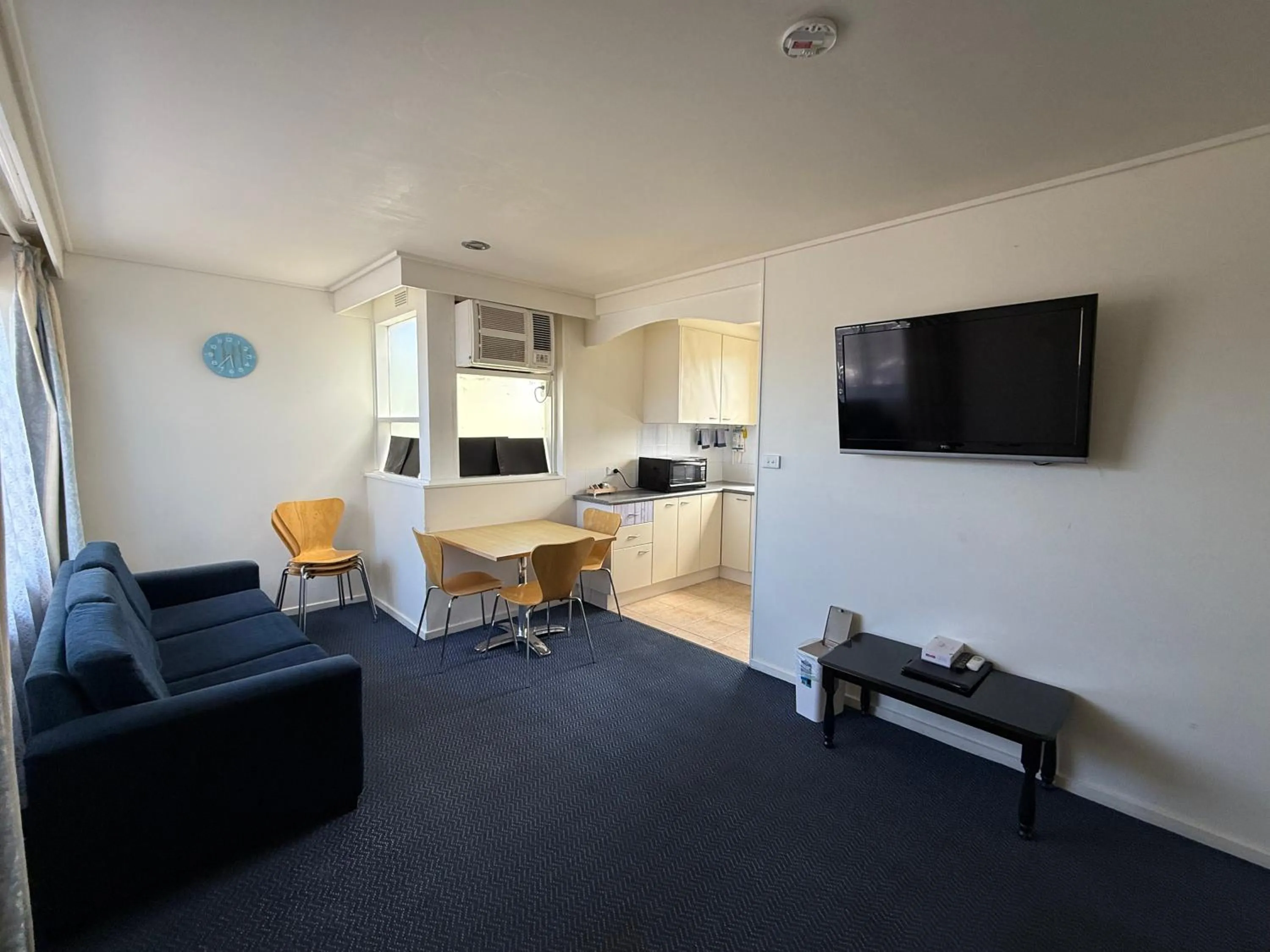 Living room in Heyfield Motel and Apartments