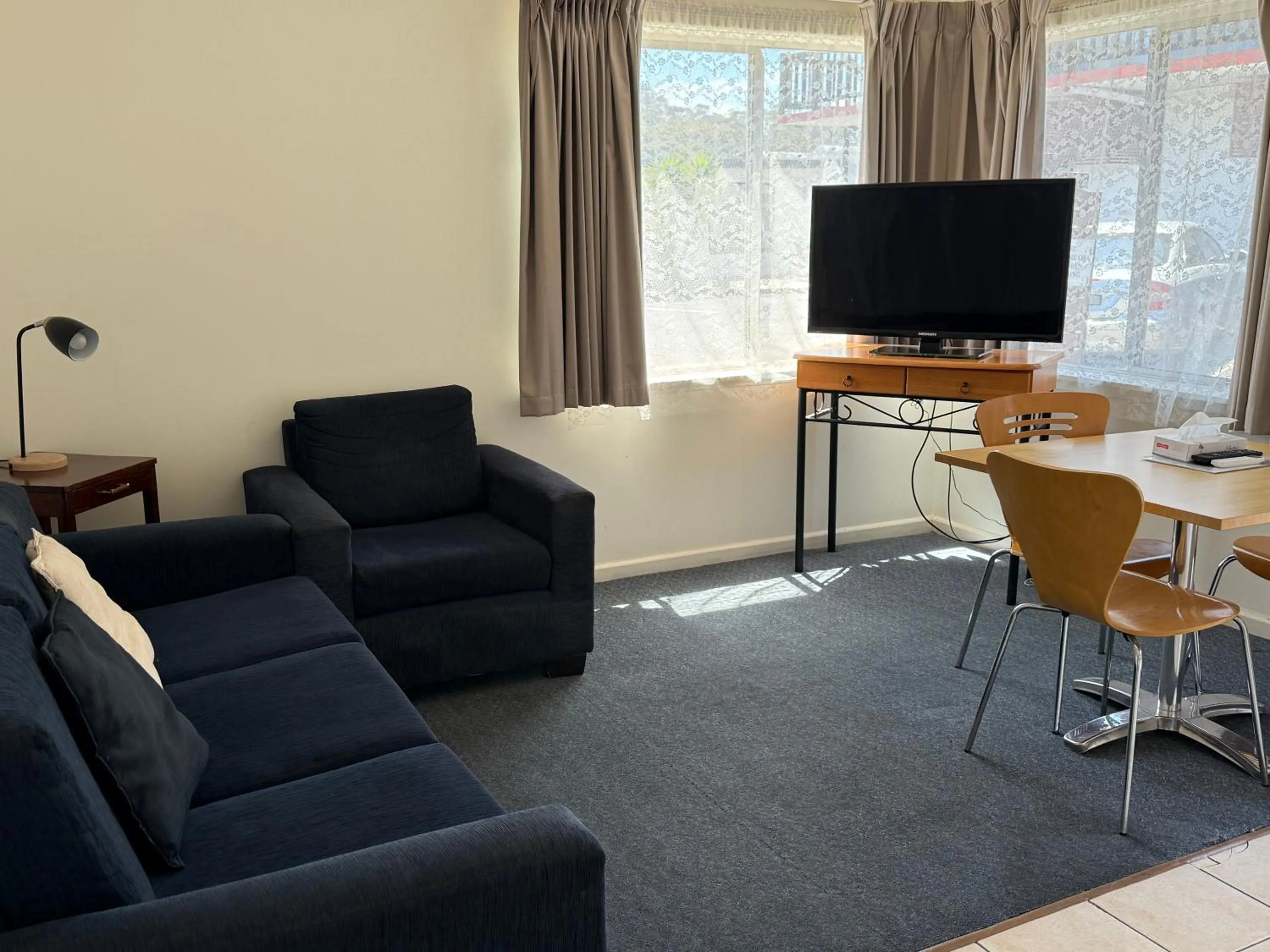 Living room in Heyfield Motel and Apartments