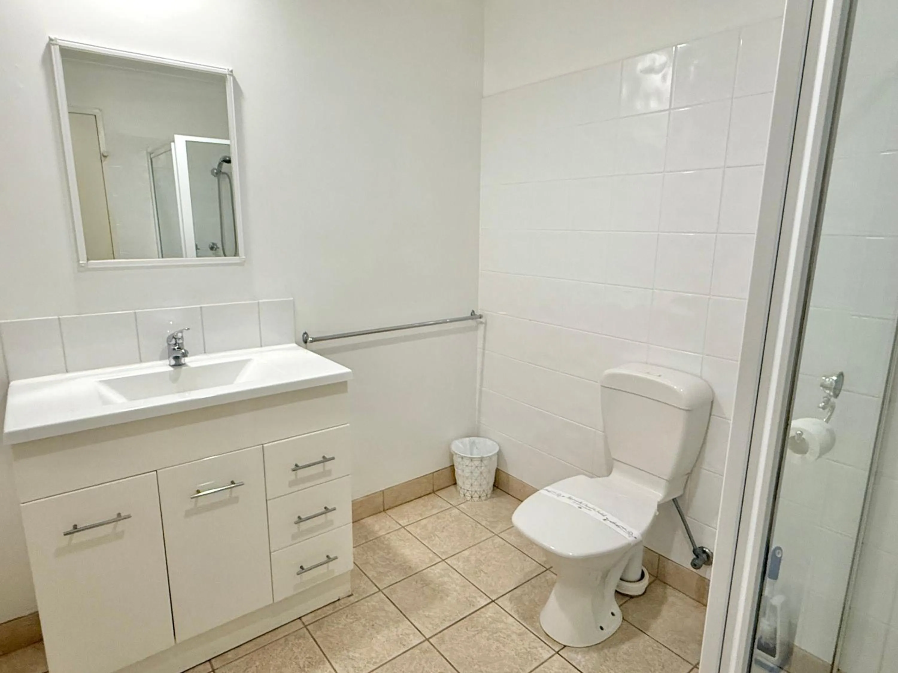 Bathroom in Heyfield Motel and Apartments