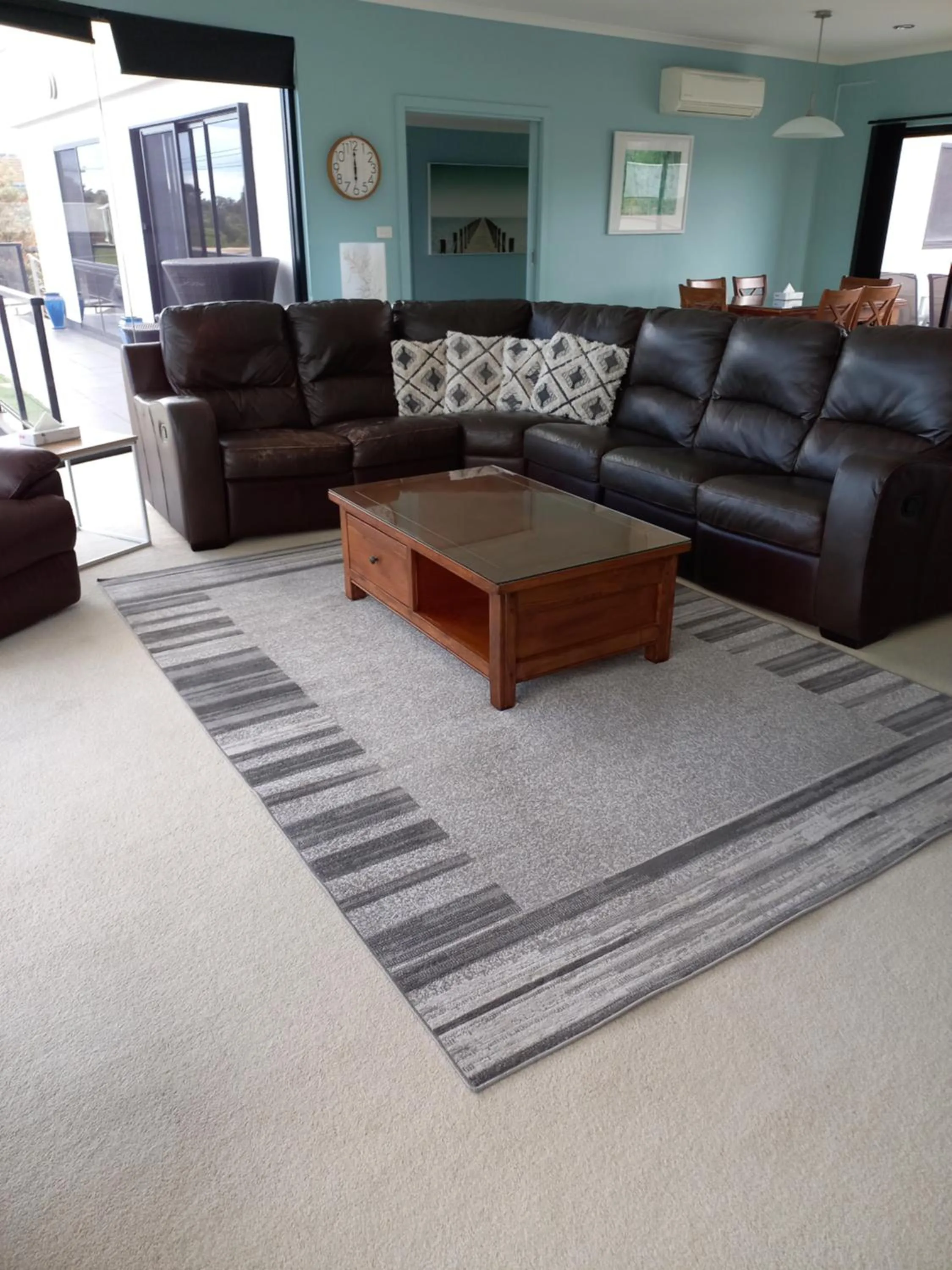 Living room in Heyfield Motel and Apartments