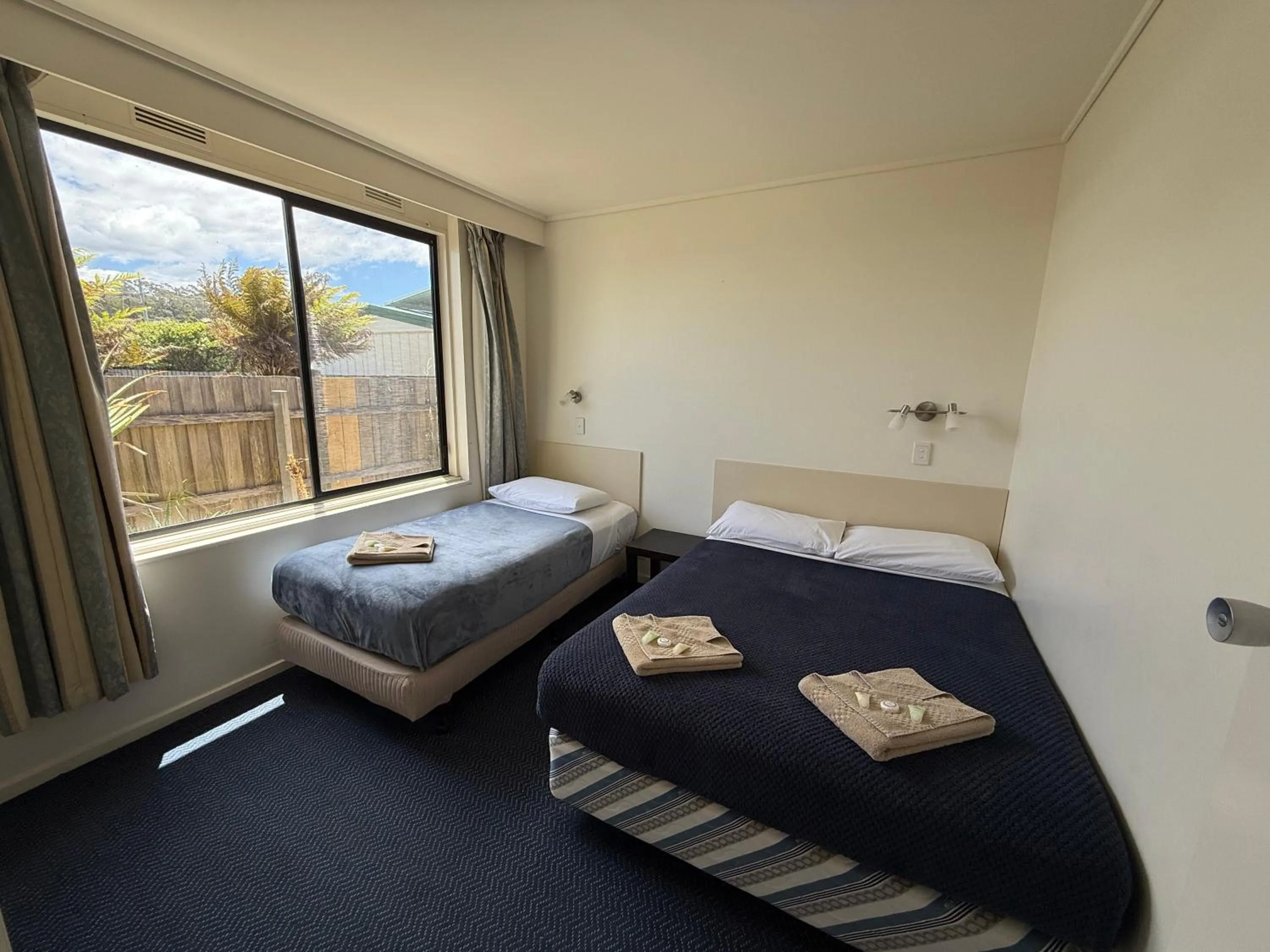 Bedroom, Bed in Heyfield Motel and Apartments