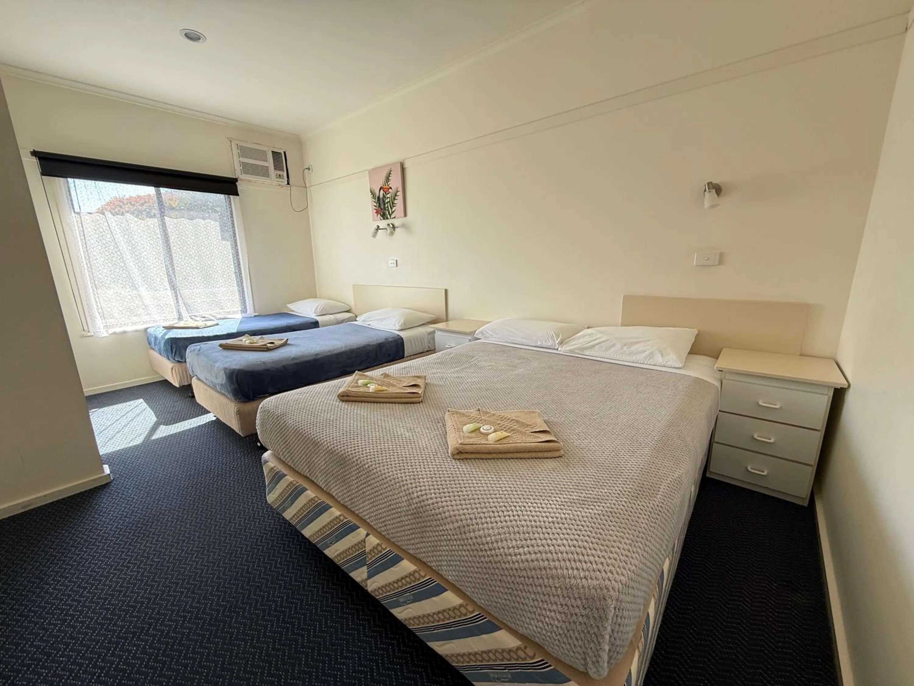 Bedroom, Bed in Heyfield Motel and Apartments