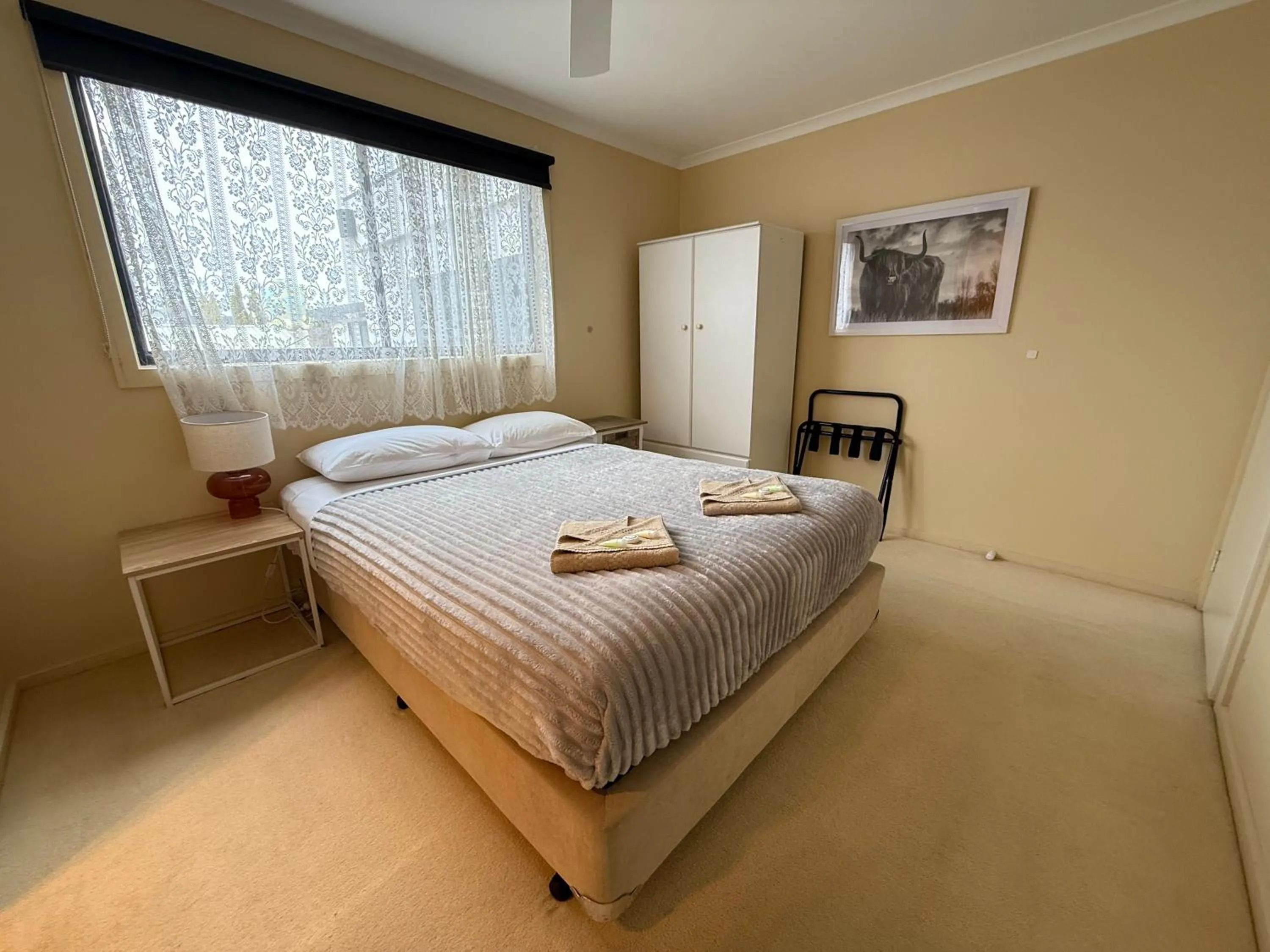 Bedroom, Bed in Heyfield Motel and Apartments