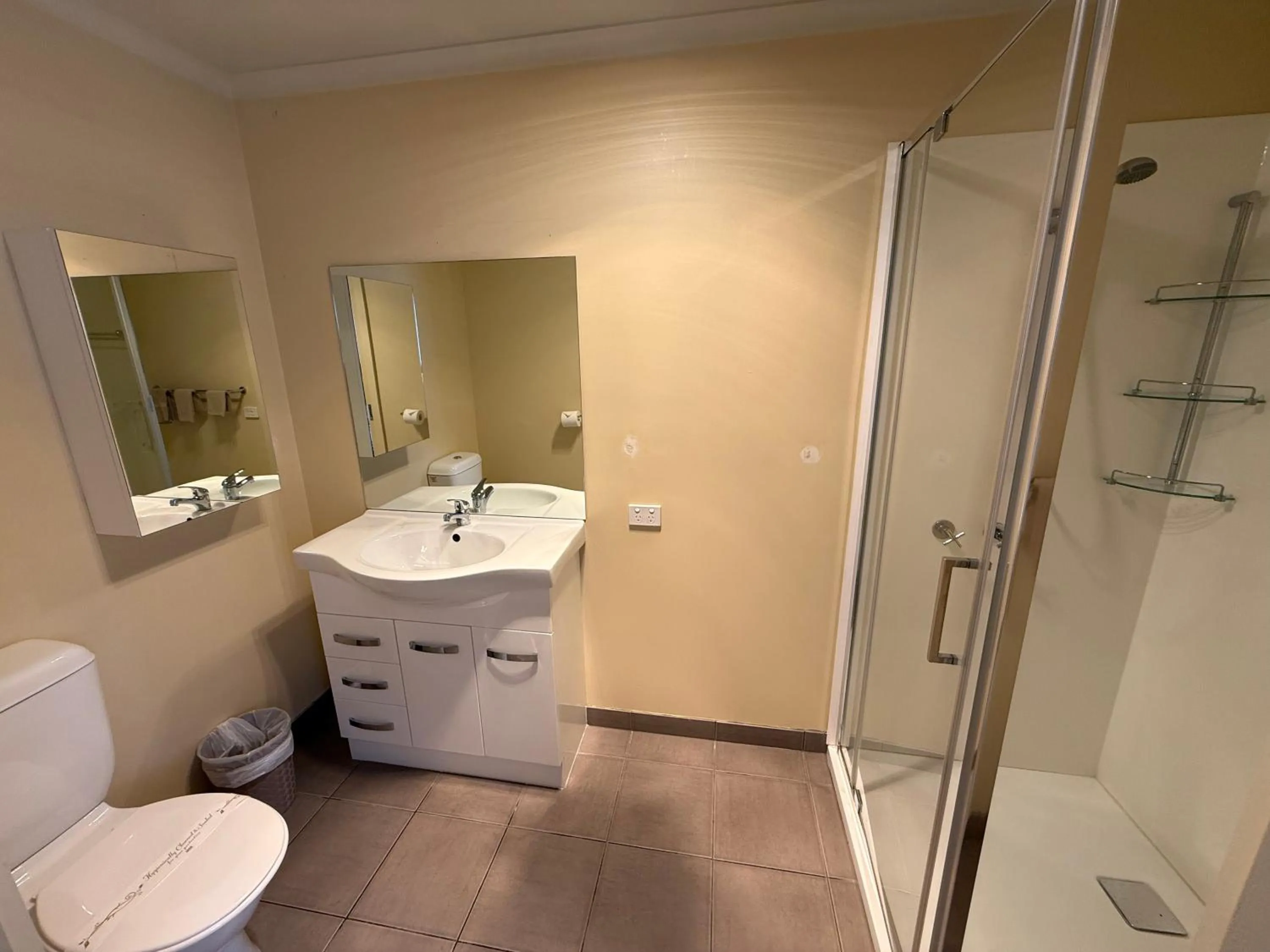 Bathroom in Heyfield Motel and Apartments