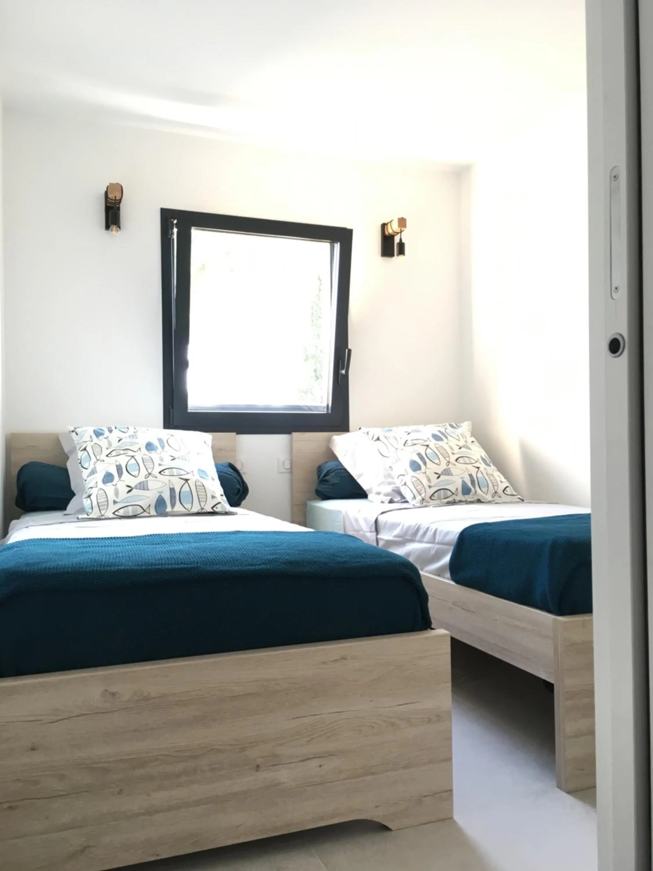 Bedroom, Bed in Cassis Ma Vie Là