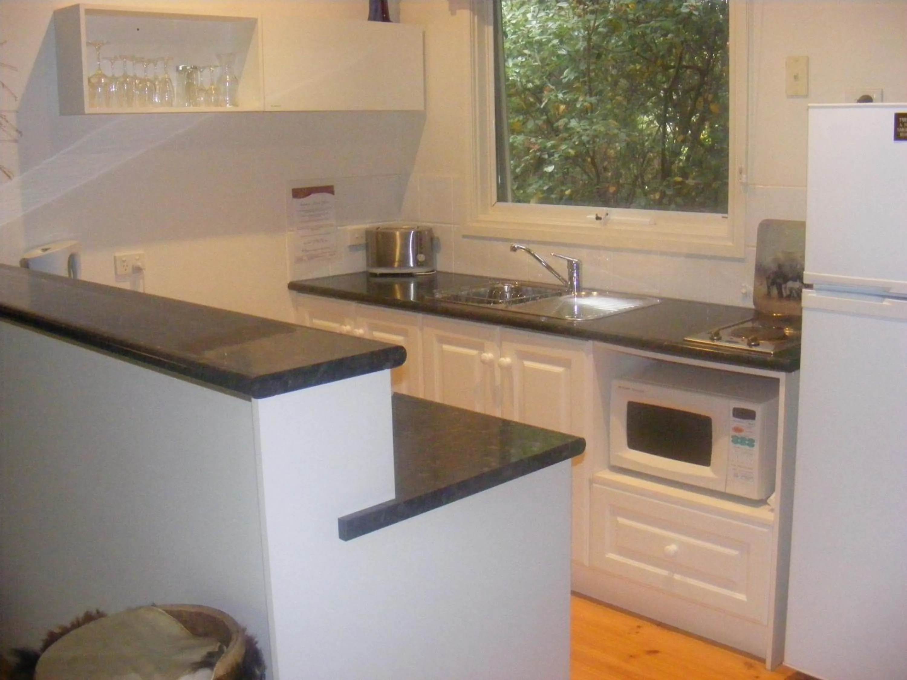 Kitchen or kitchenette in Weeroona Bed And Breakfast