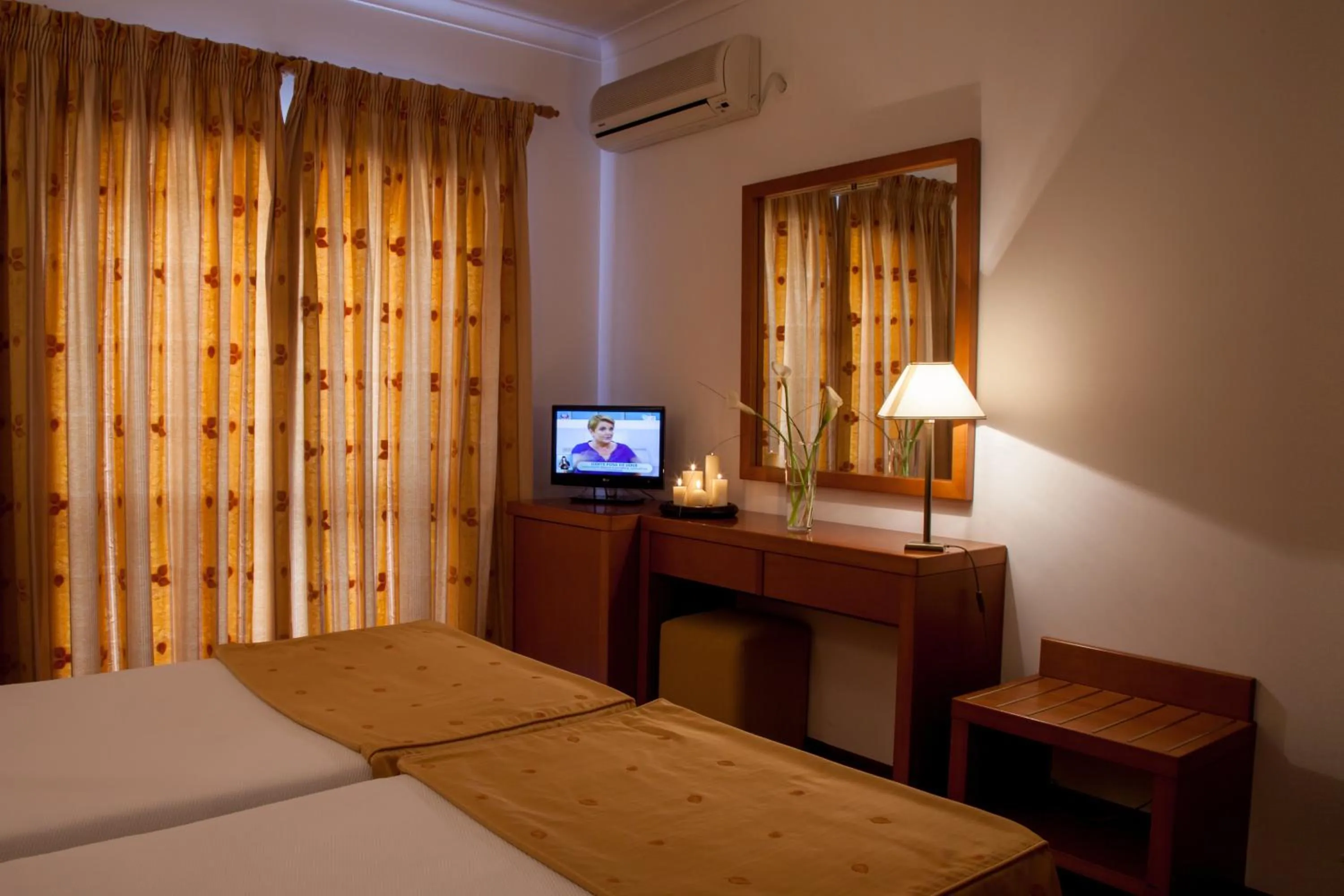 Day, Bed in Hotel Santa Mafalda