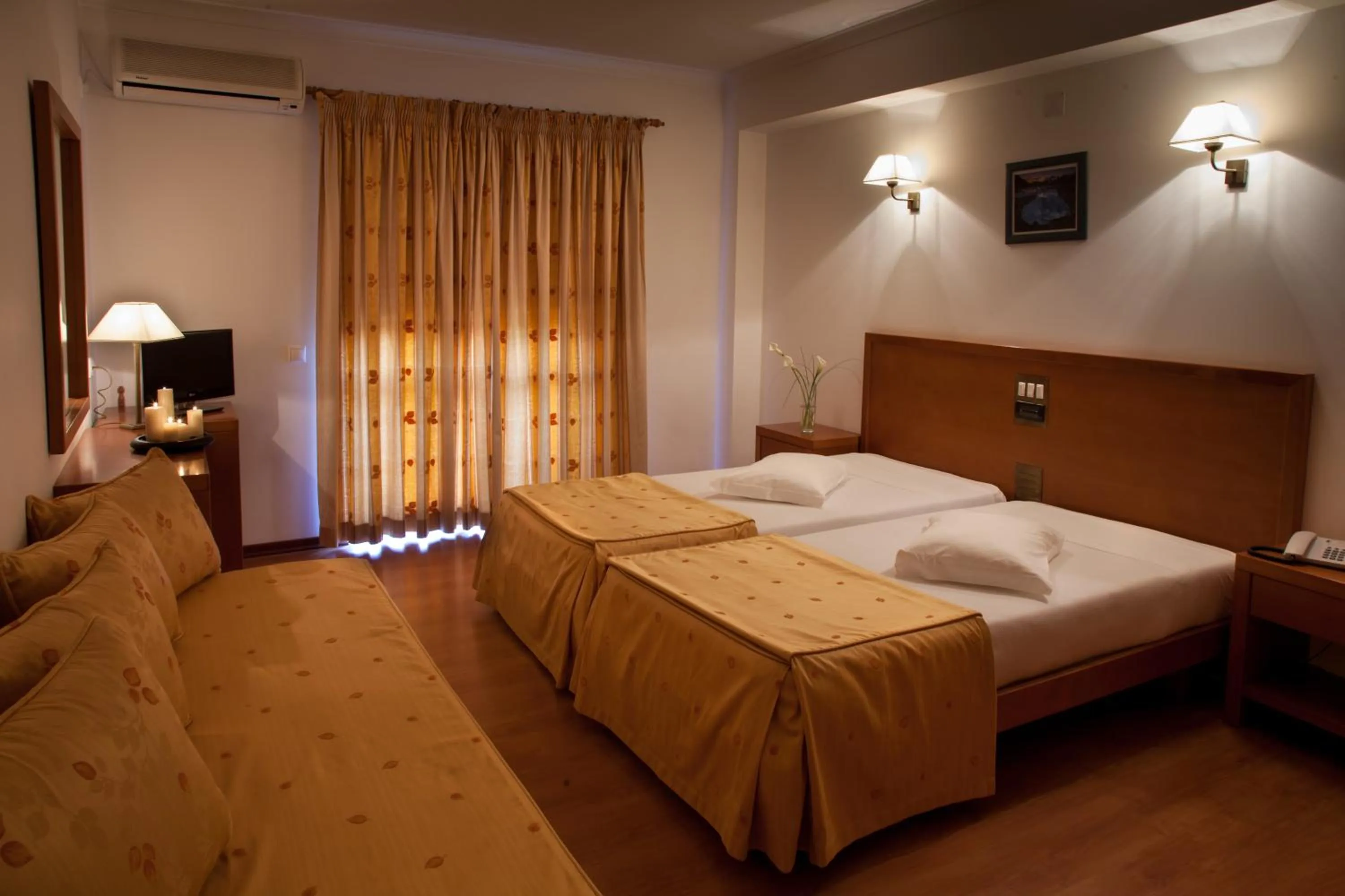 Day, Bed in Hotel Santa Mafalda