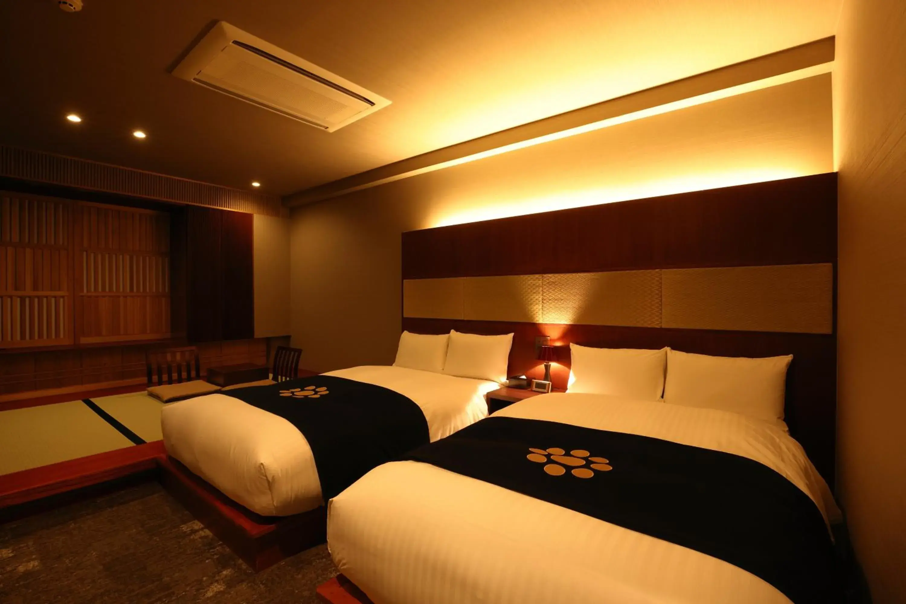 Bed in Ryotei Matsuya Honkan Suizenji Bed in Ryotei Matsuya Honkan Suizenji