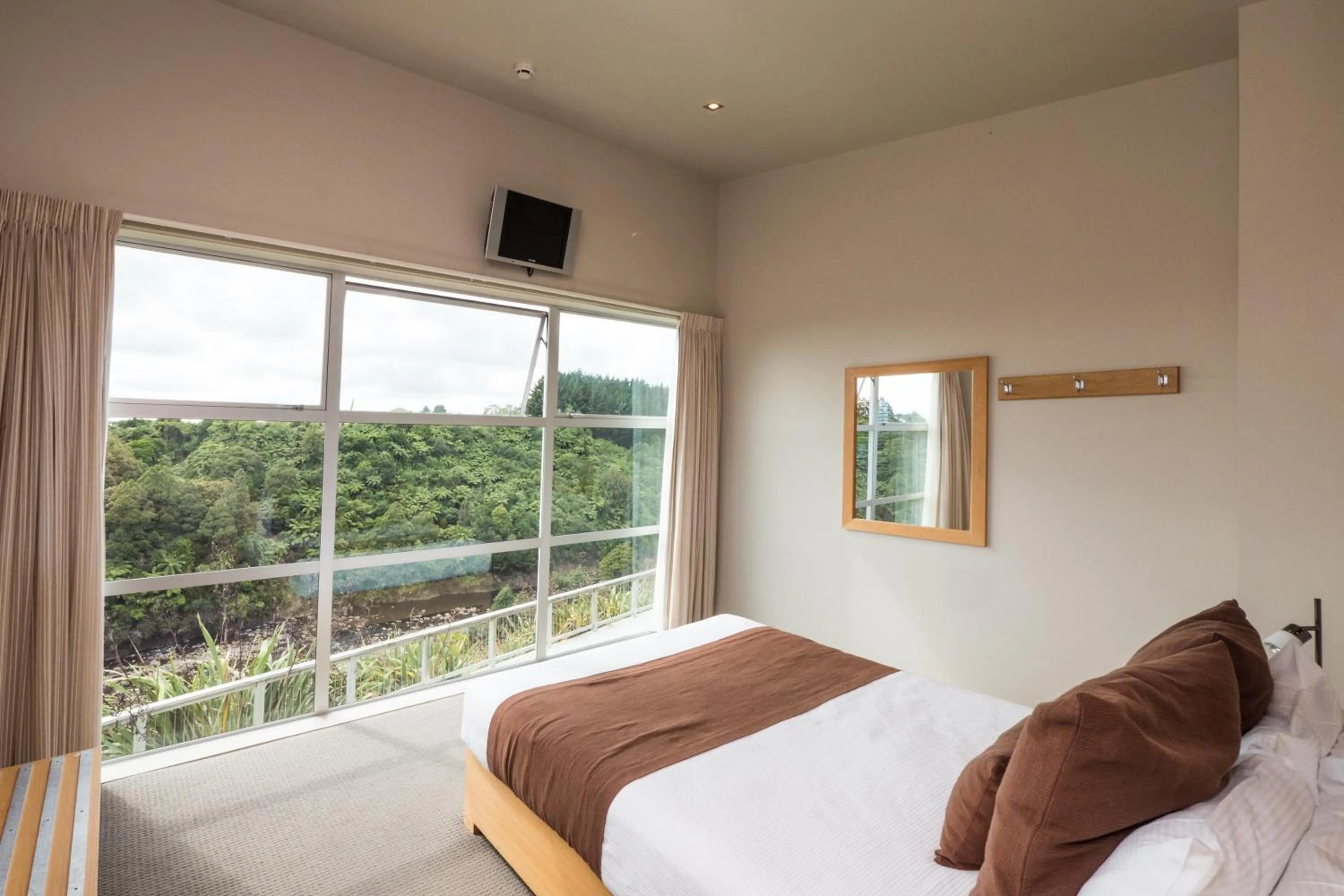 Photo of the whole room, Bed in One Burgess Hill