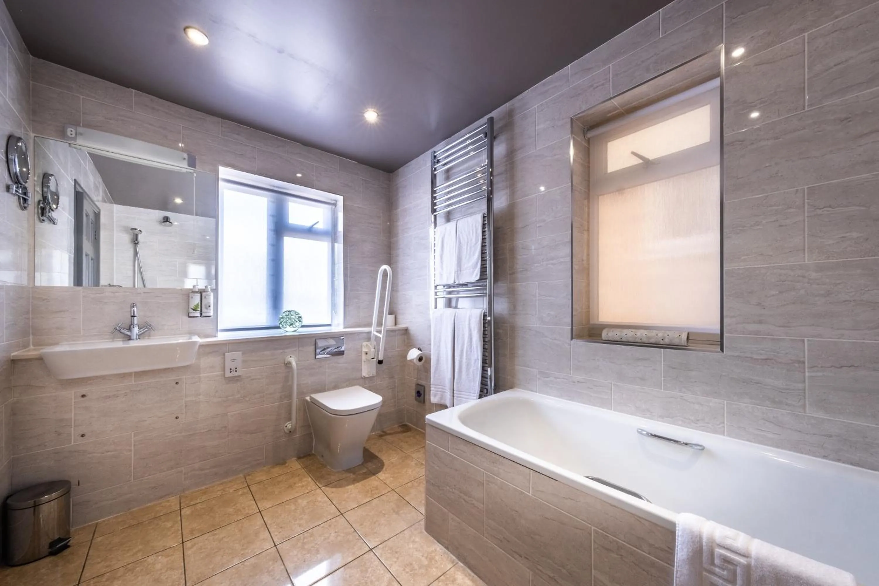 Shower in The Cricketers Clavering