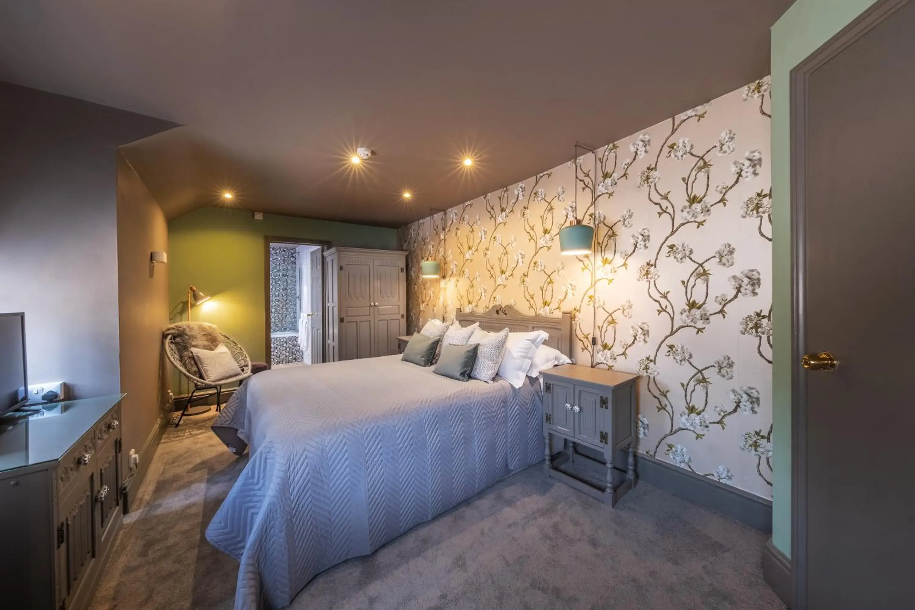 Bedroom, Bed in The Cricketers Clavering Bedroom, Bed in The Cricketers Clavering