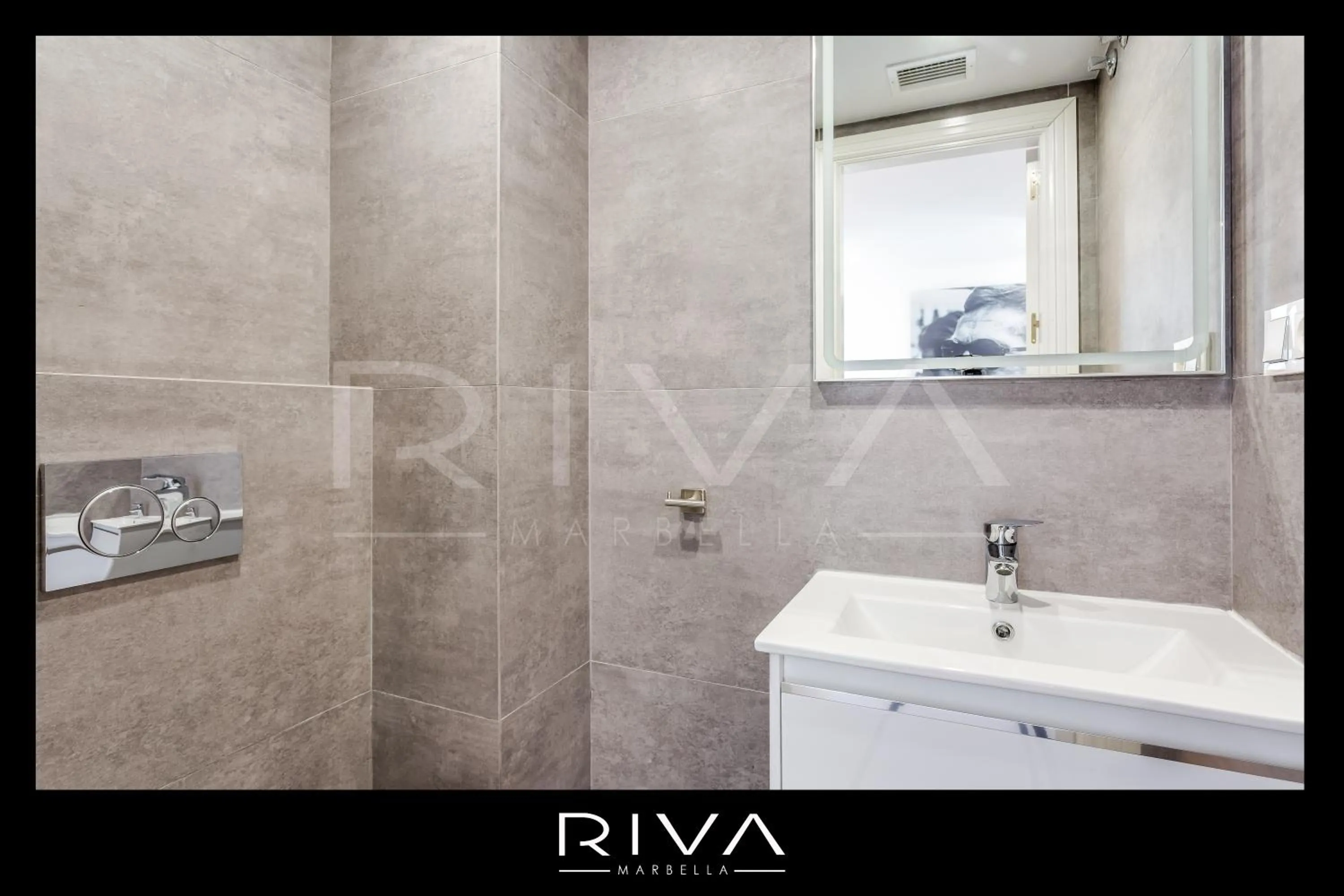 Bathroom in by Riva - 4 bedroom apartment in Dama de noche