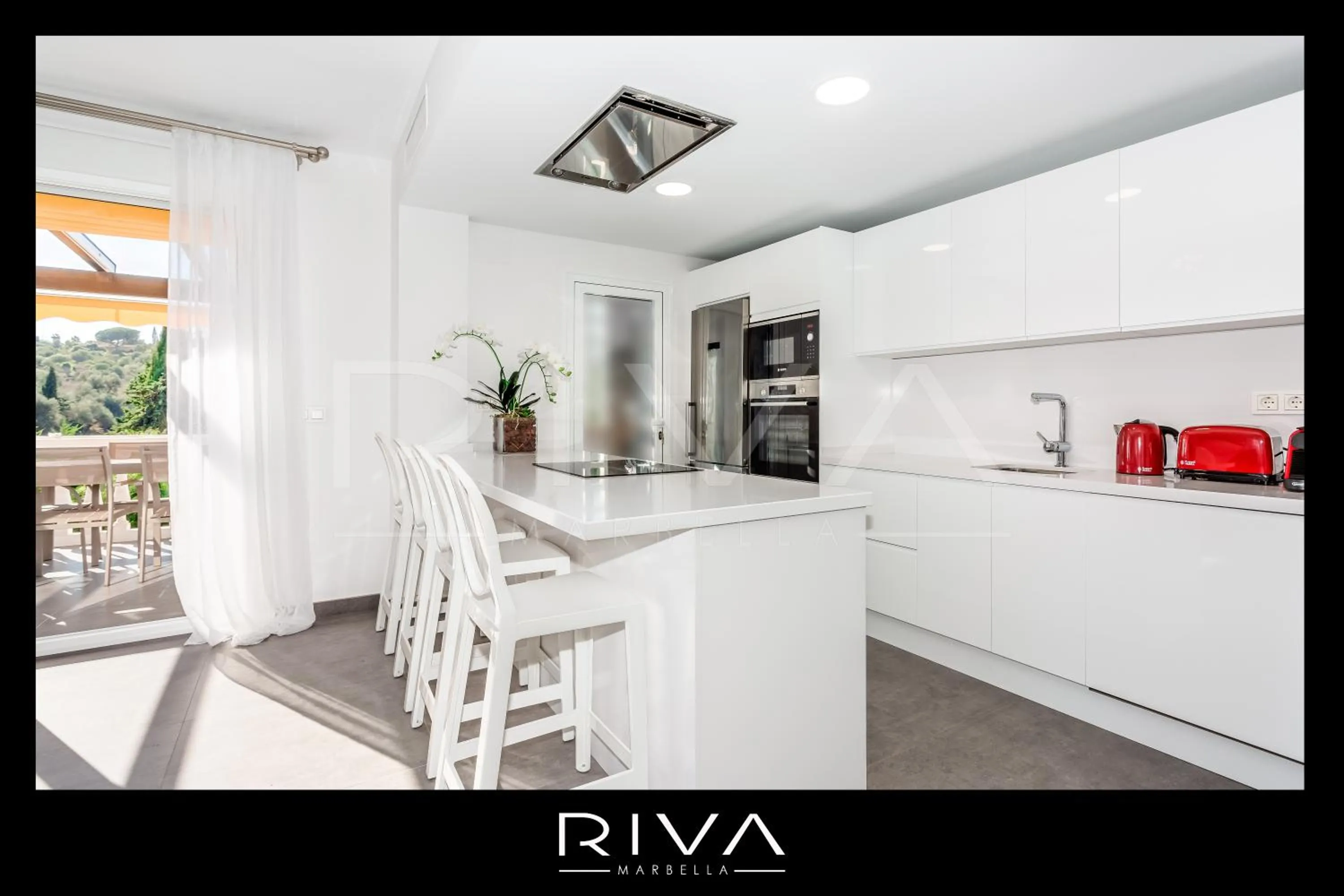 Kitchen or kitchenette in by Riva - 4 bedroom apartment in Dama de noche