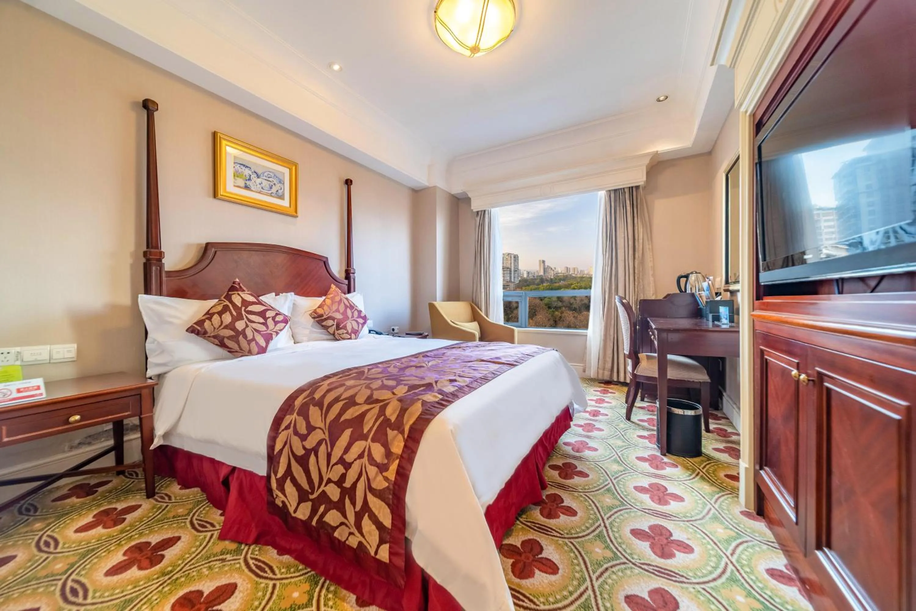 Bed in Ramada Yichang Hotel