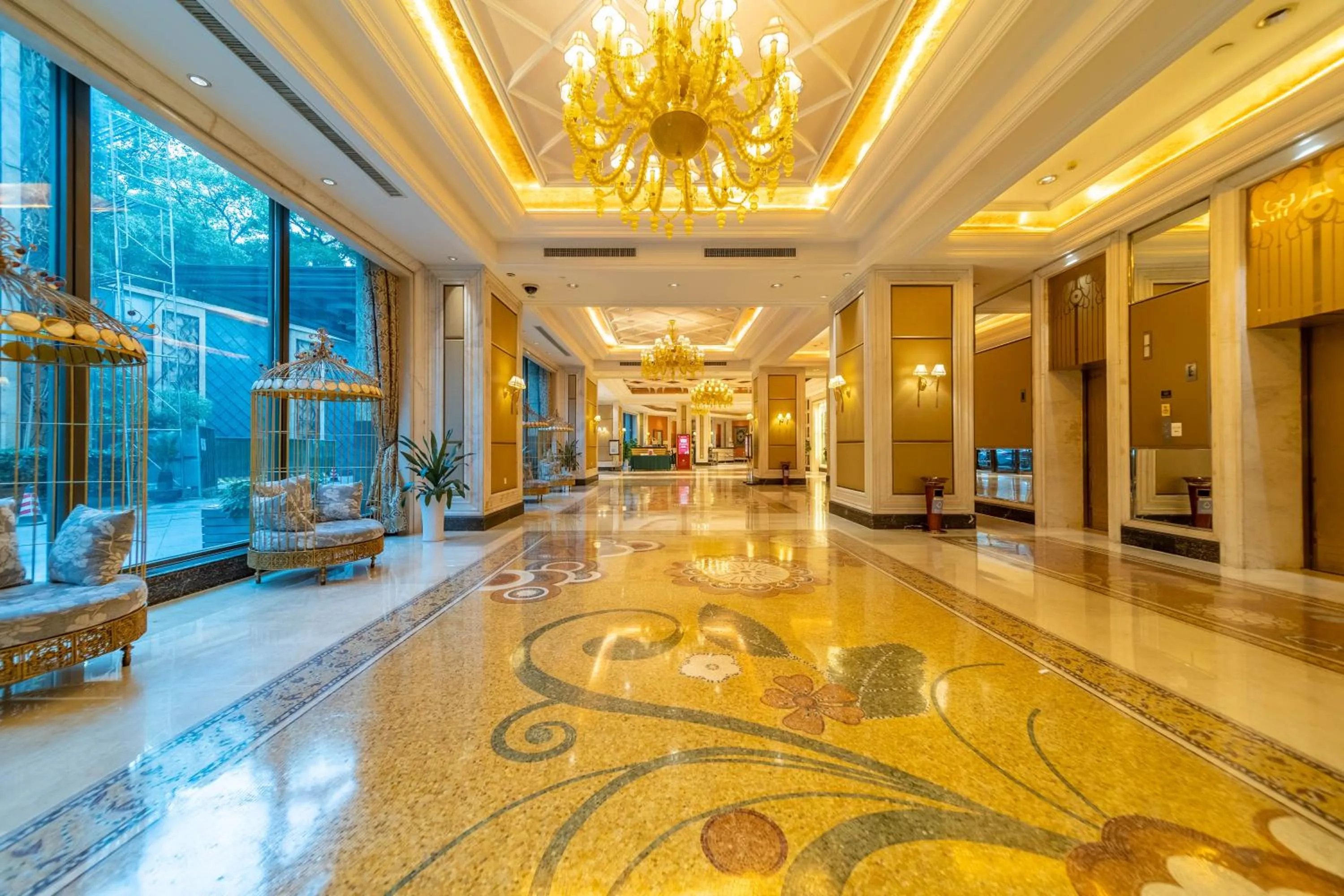 Seating area in Ramada Yichang Hotel