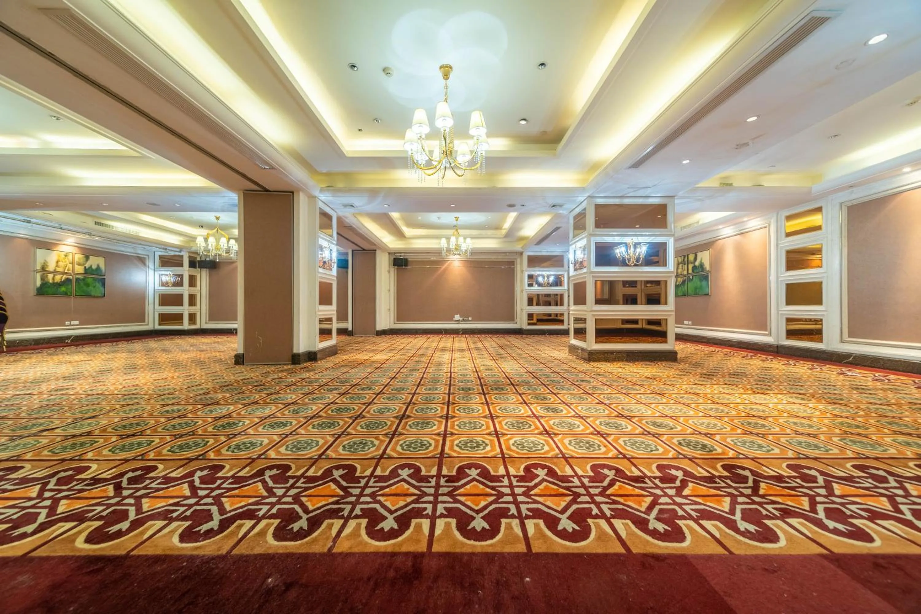 Banquet/Function facilities in Ramada Yichang Hotel