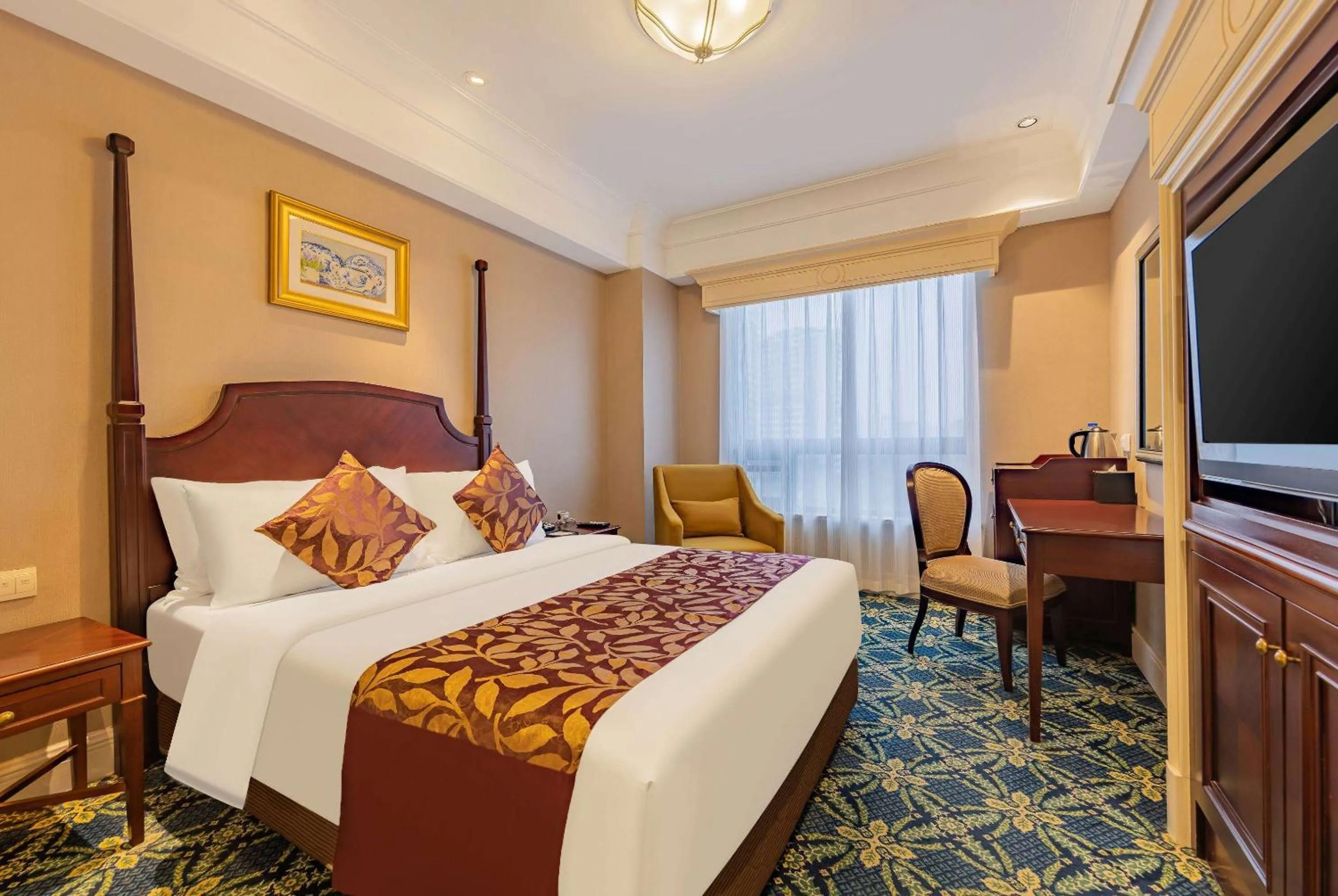 Bed in Ramada Yichang Hotel