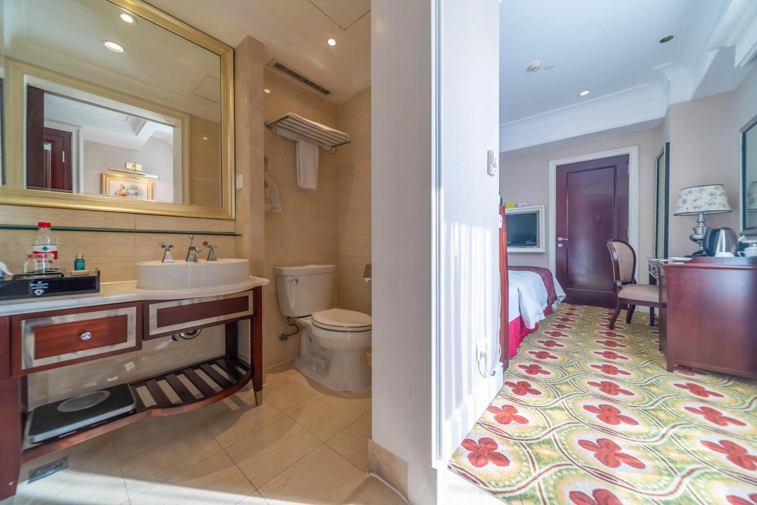 Bathroom in Ramada Yichang Hotel