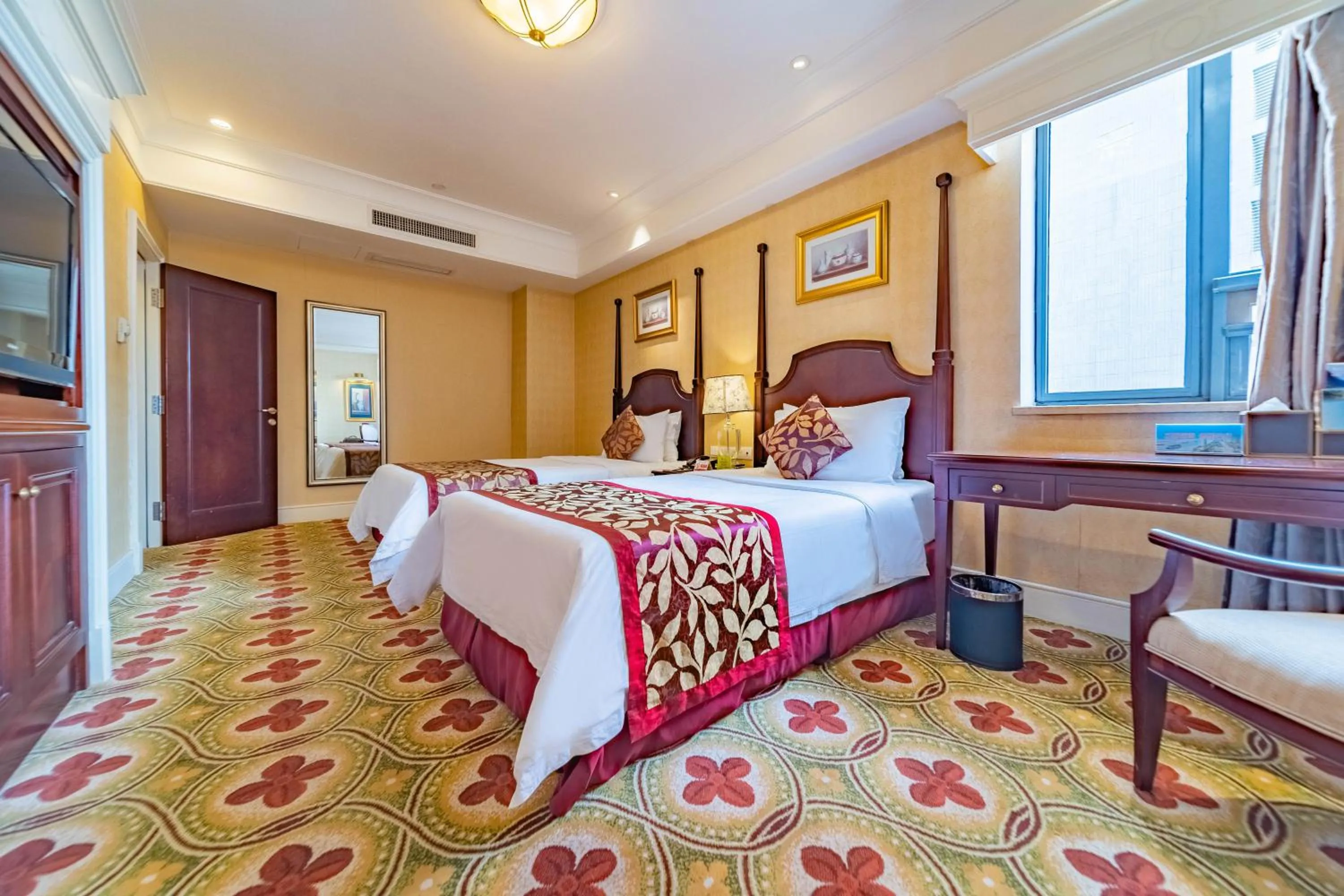 Bedroom, Bed in Ramada Yichang Hotel