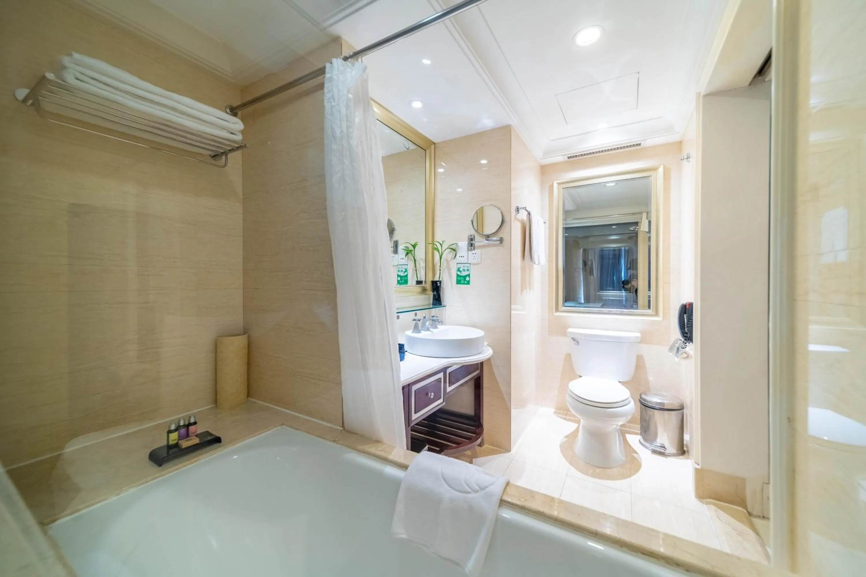 Bathroom in Ramada Yichang Hotel
