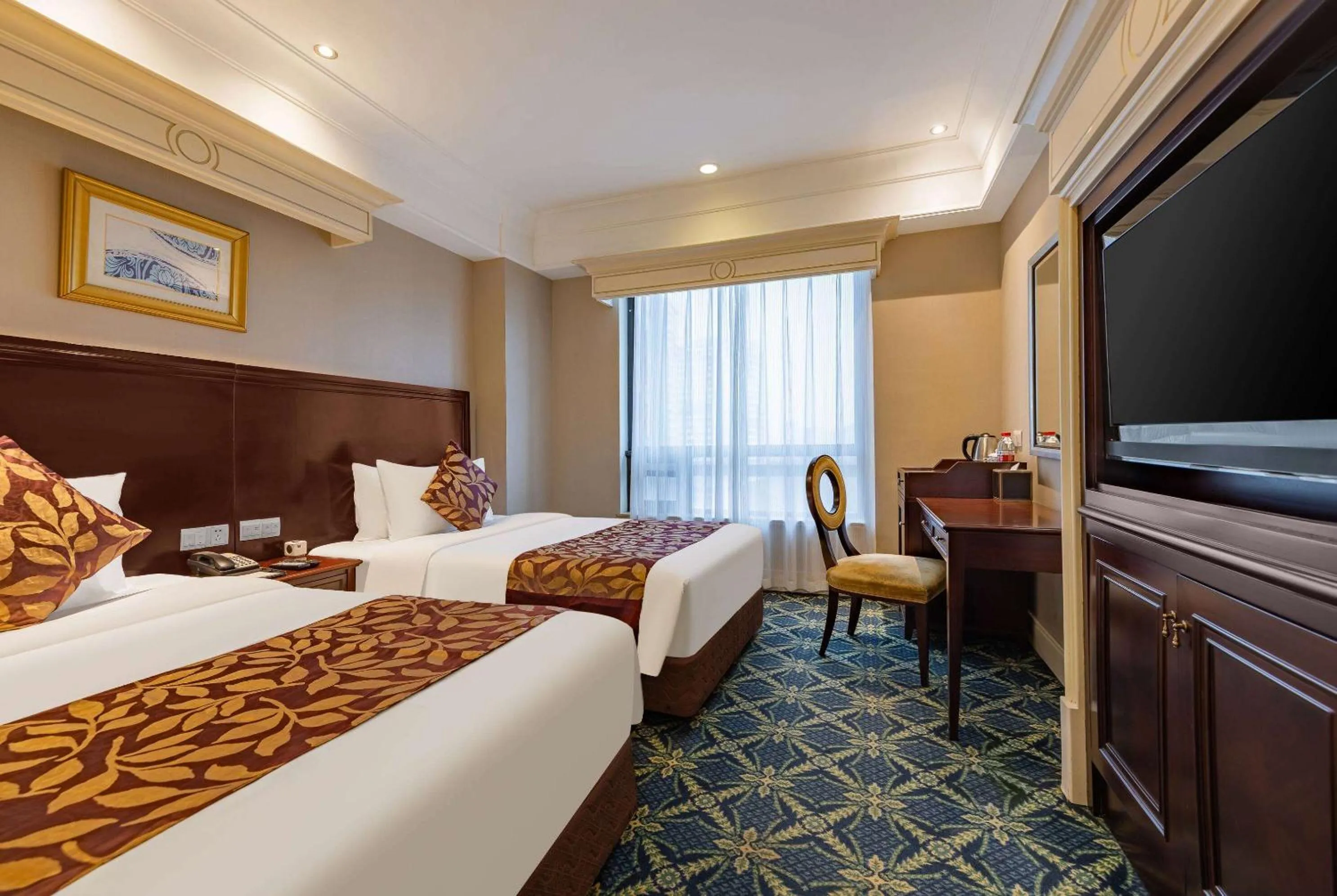Photo of the whole room, Bed in Ramada Yichang Hotel