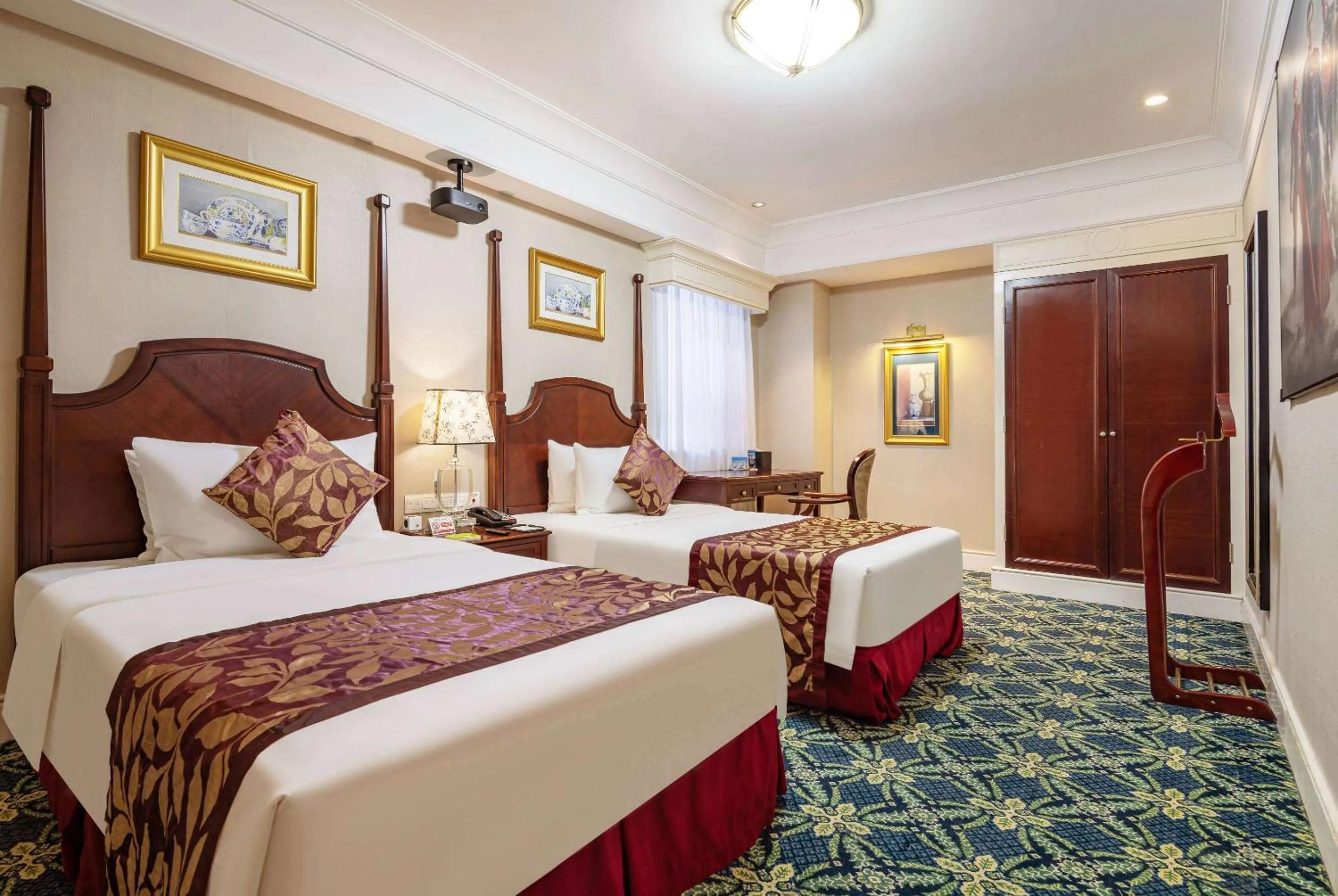 Photo of the whole room, Bed in Ramada Yichang Hotel