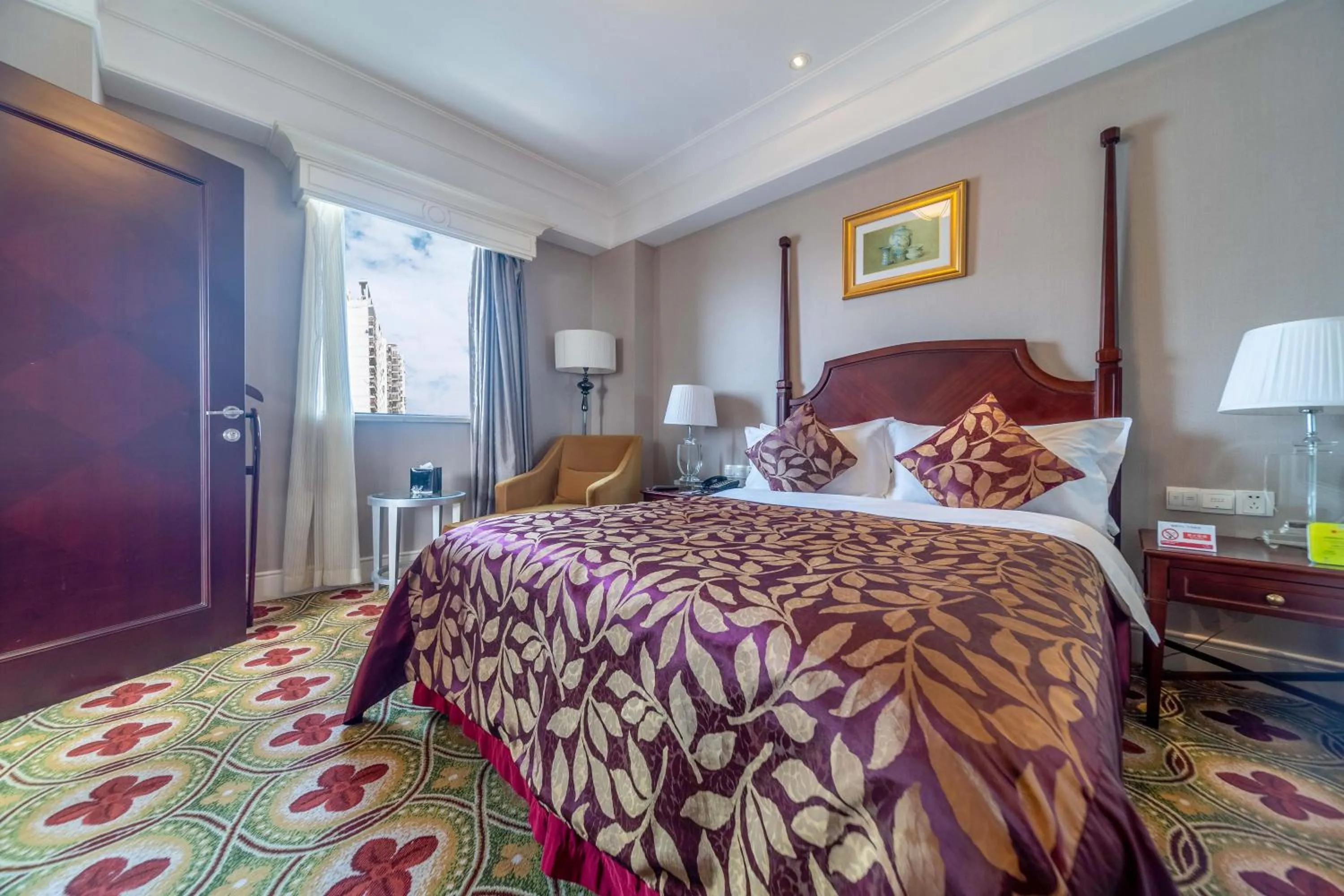 Photo of the whole room, Bed in Ramada Yichang Hotel