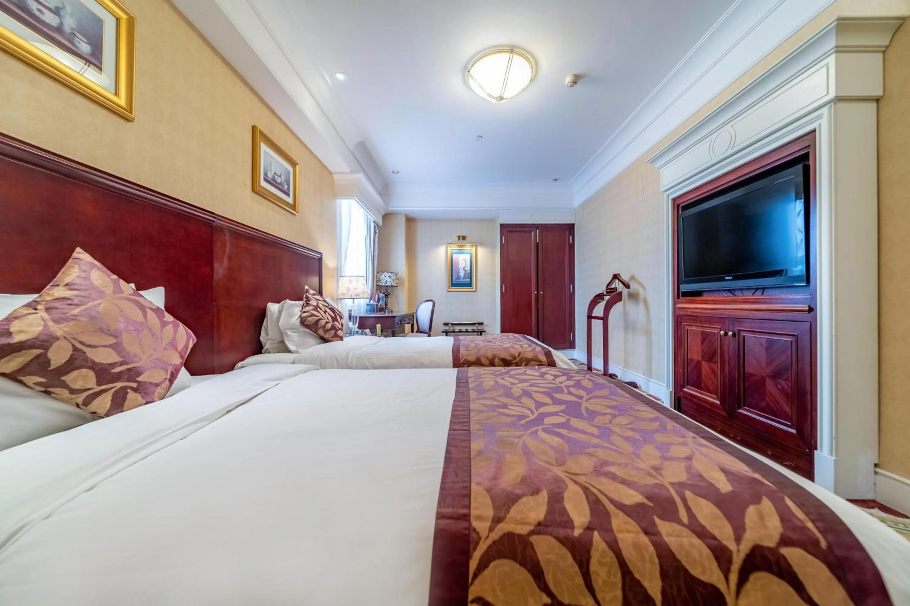 Bed in Ramada Yichang Hotel