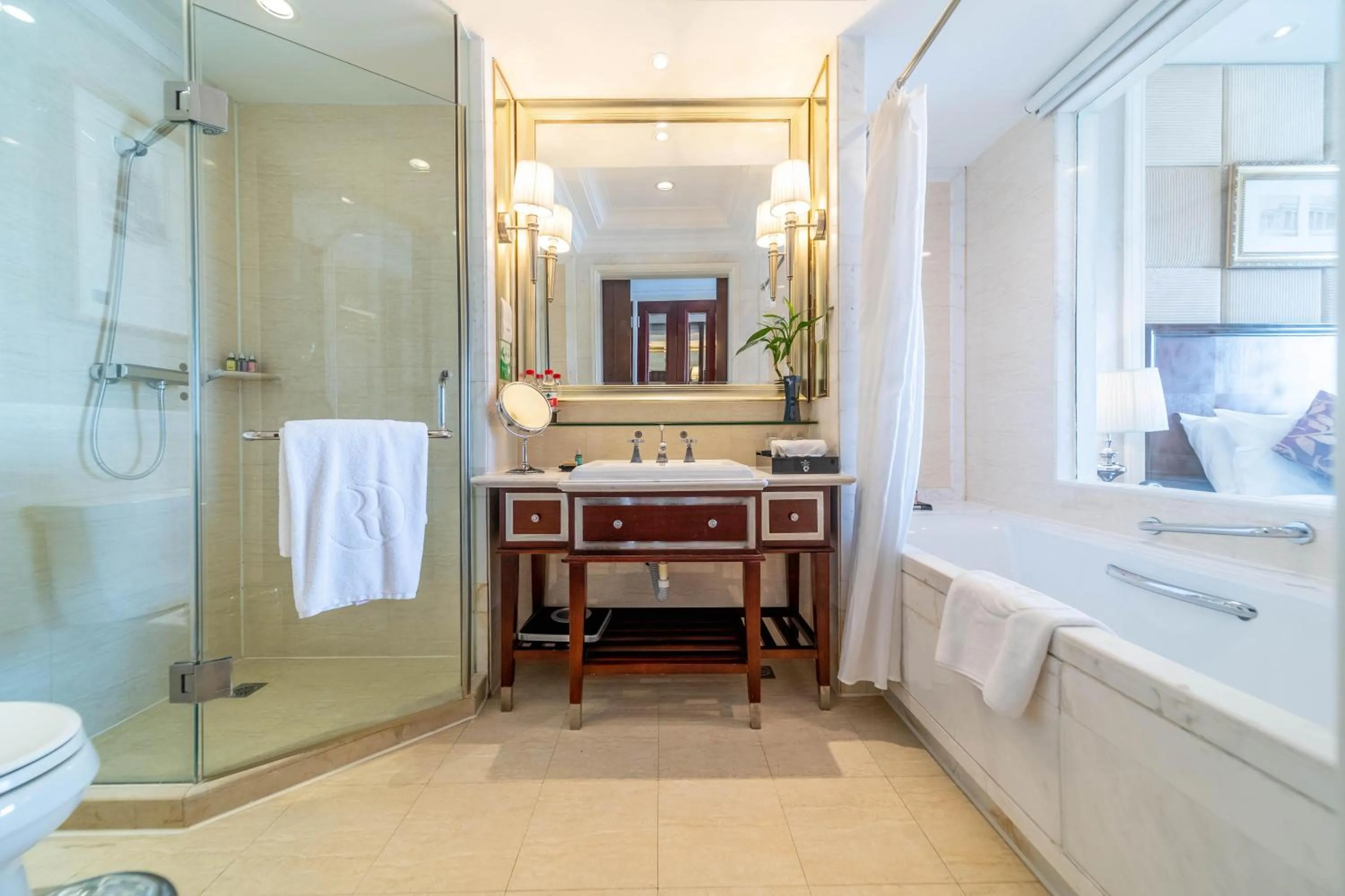 Bathroom in Ramada Yichang Hotel