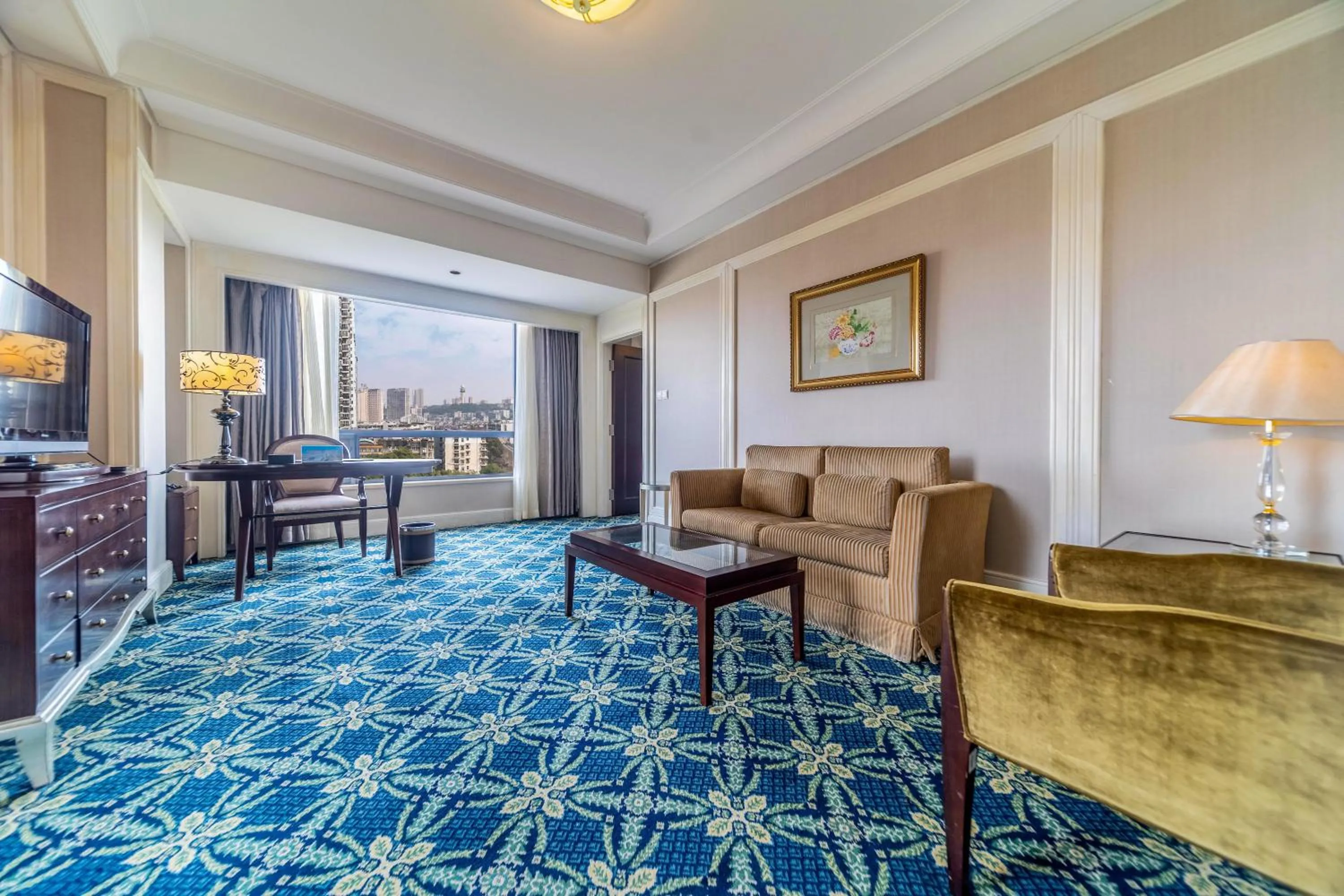 Living room in Ramada Yichang Hotel