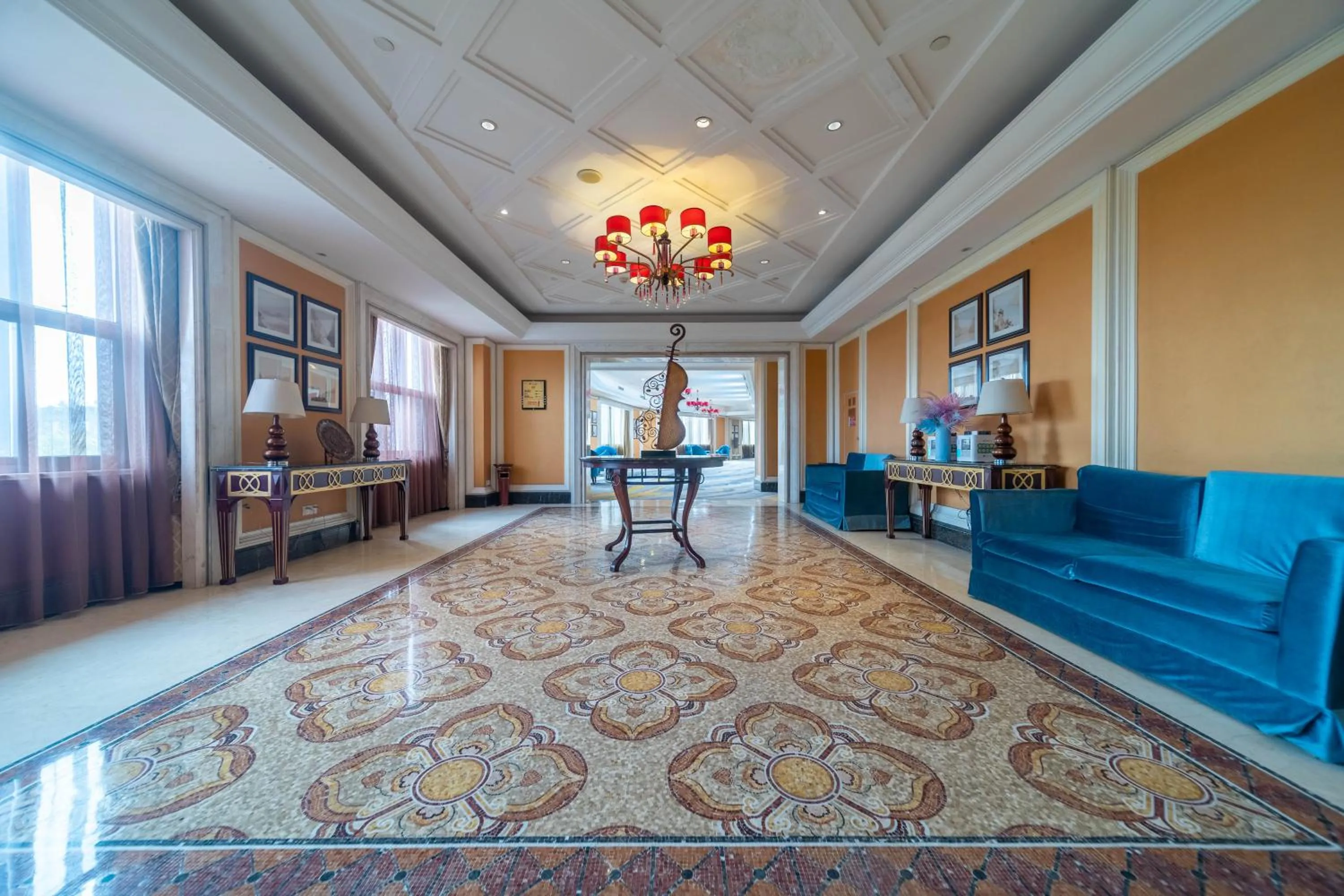Seating area in Ramada Yichang Hotel