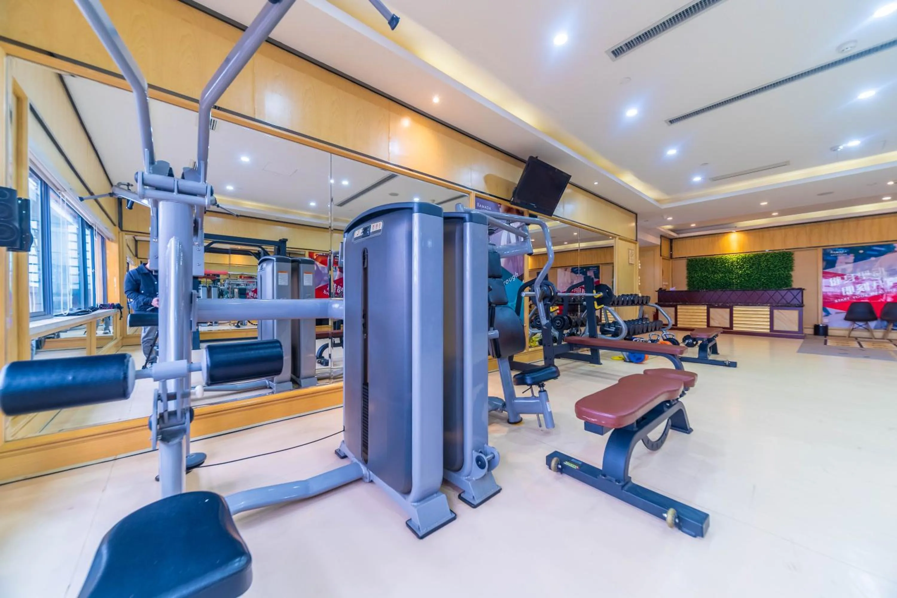 Fitness centre/facilities in Ramada Yichang Hotel