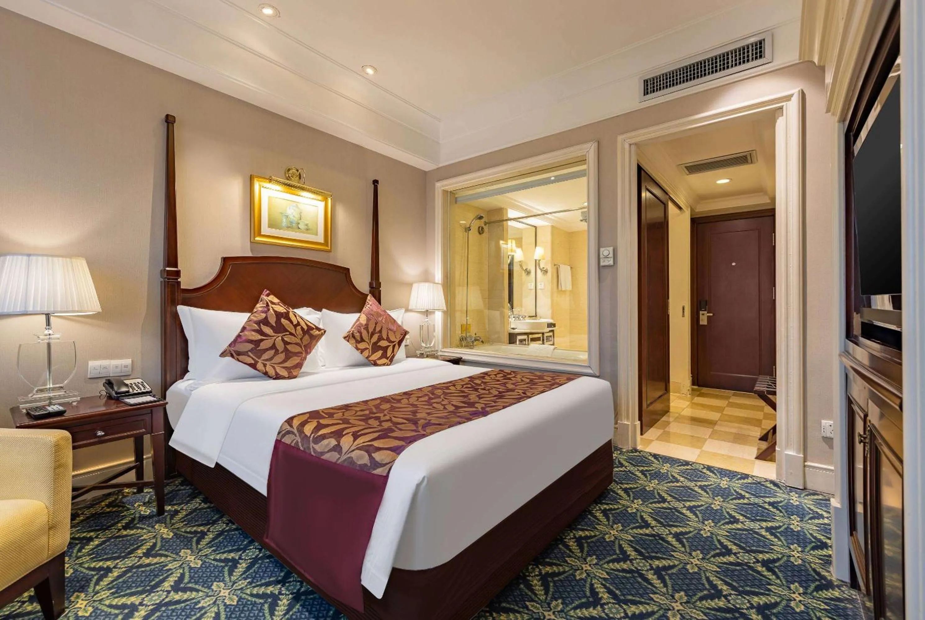 Photo of the whole room, Bed in Ramada Yichang Hotel